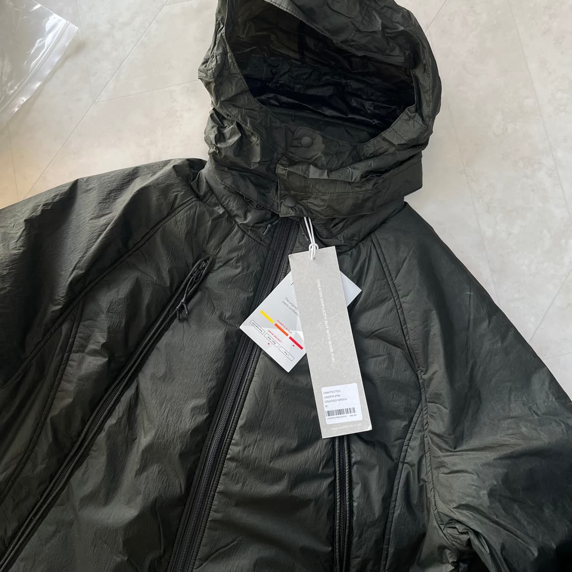 새상품)언어펙티드 패디드 오블리크 집 점퍼 크랙그린 상품이미지2