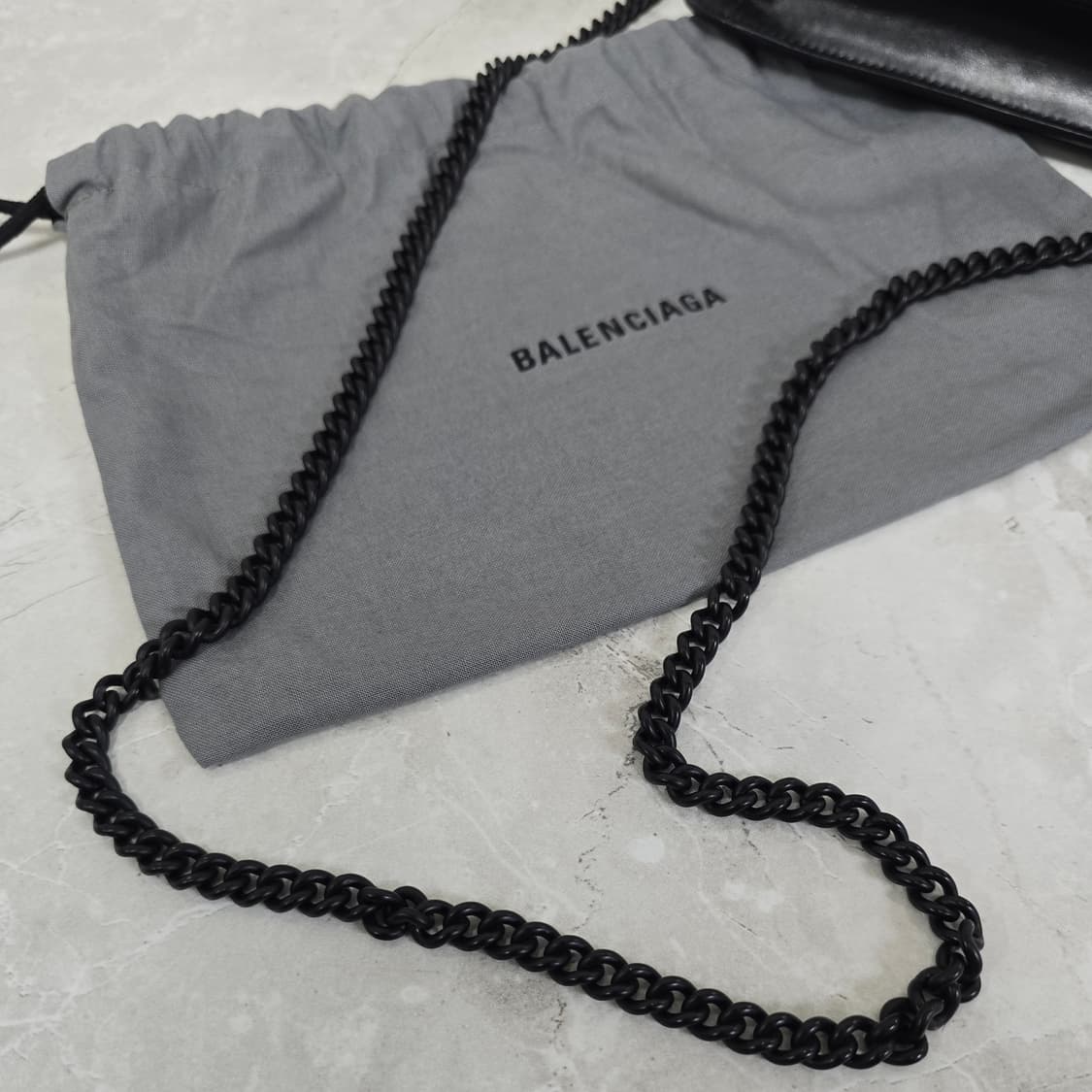 발렌시아가 B로고 체인 미니 숄더백 블랙 판매 상품이미지8