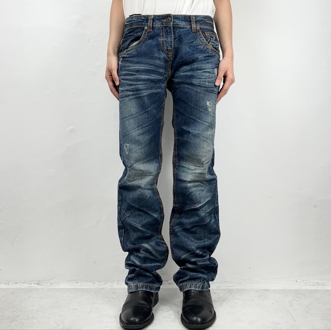 Whisker Wash Straight Denim Jeans  상품이미지1