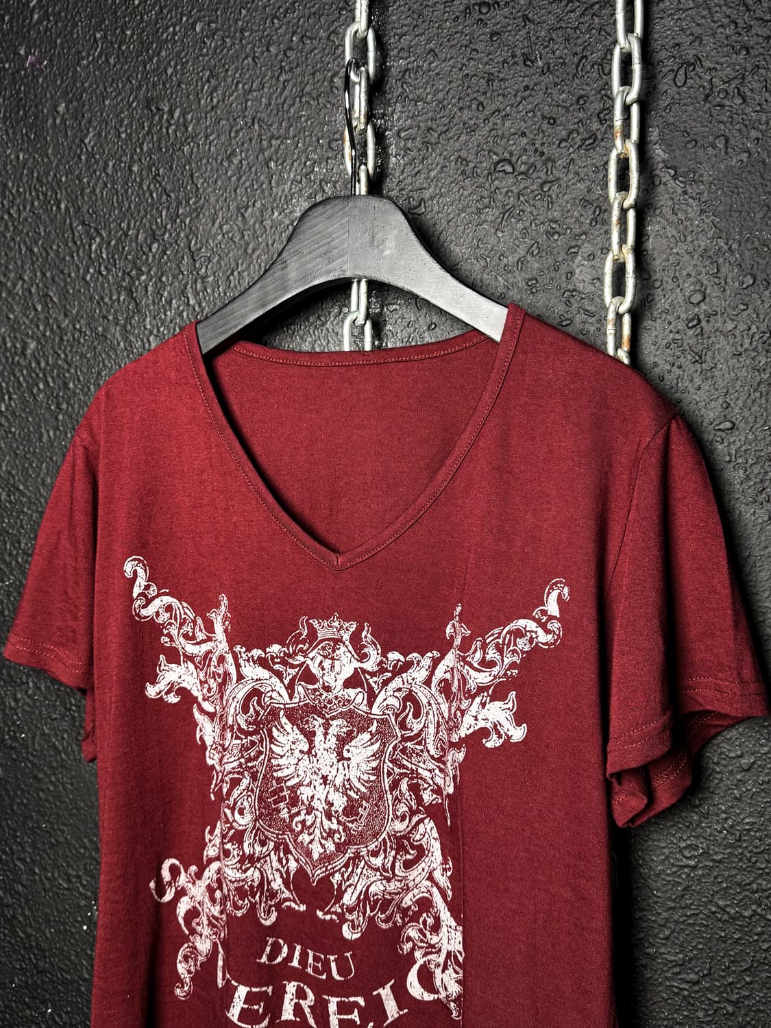 Vereu Crest Graphic V-neck T-shirt 상품이미지6