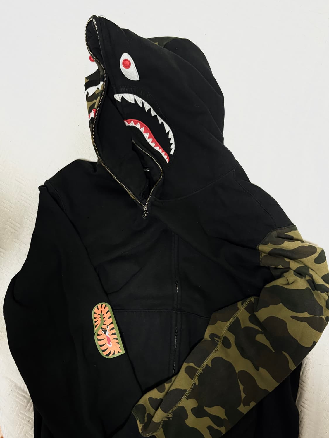 베이프 반카모 샤크 후드집업  상품이미지1