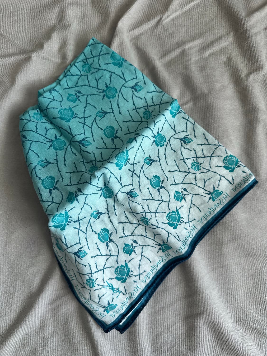 입생로랑 스카프 상품이미지3