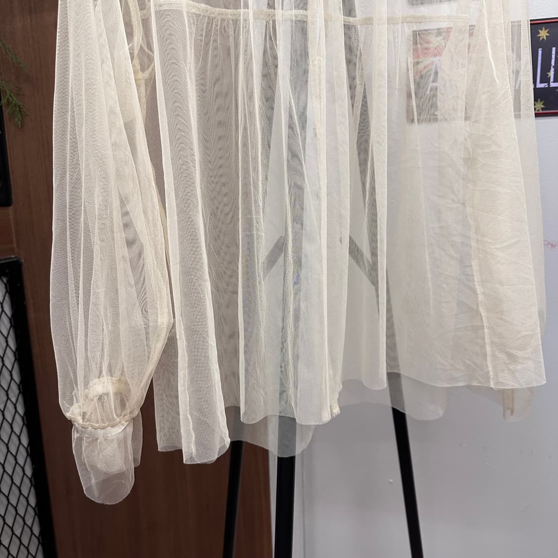 Beige Sheer Long sleeve Blouse 상품이미지6