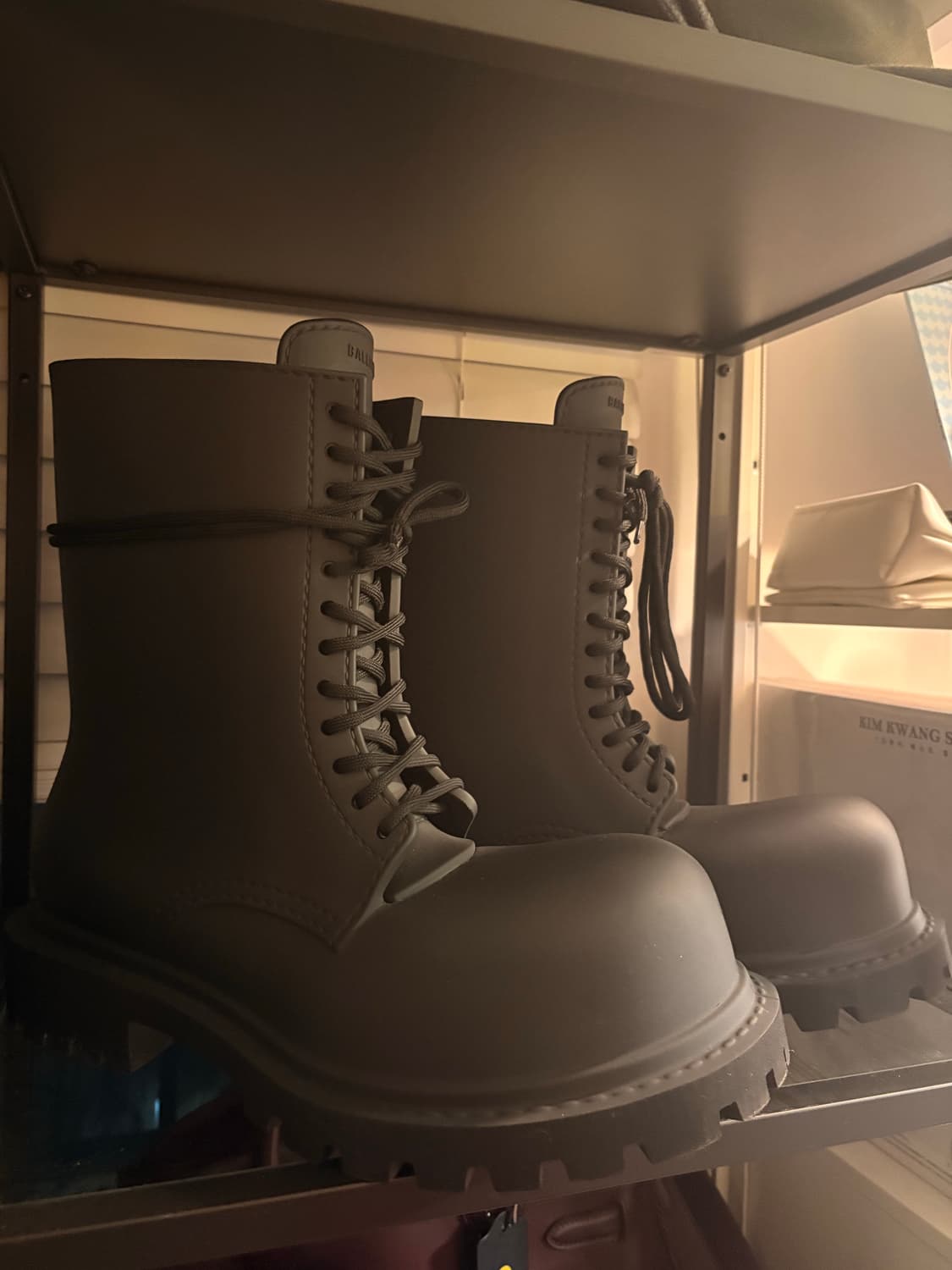 발렌시아가 스테로이드 부츠 43 판매합니다 상품이미지2