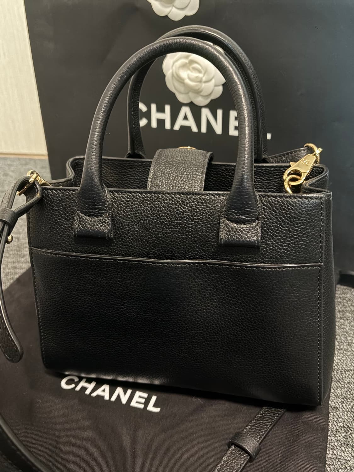 샤넬 네오 뉴서프 미니 토트백 상품이미지3