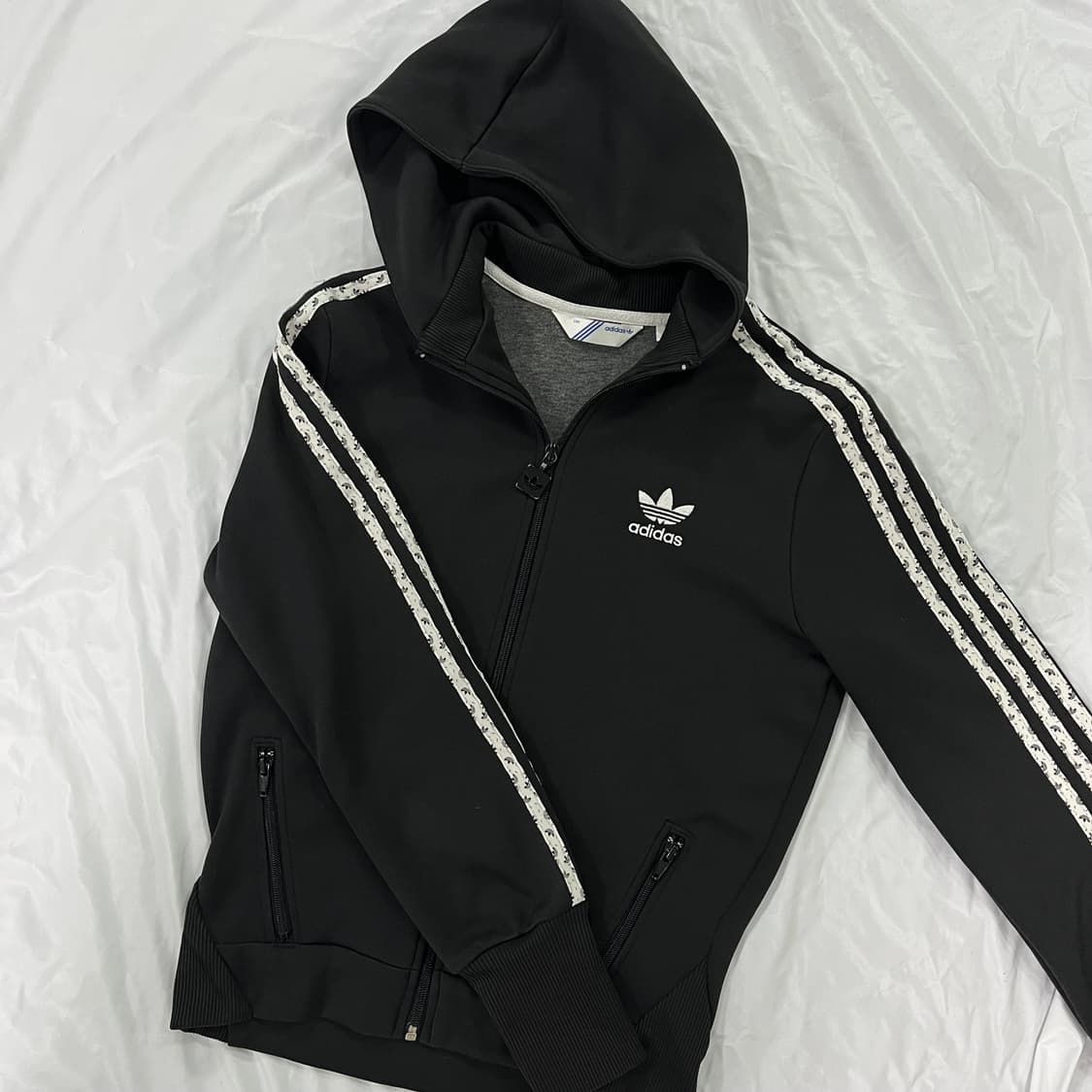 아디다스 트레포일 블랙 크롭 루드 트랙탑 져지 상품이미지1