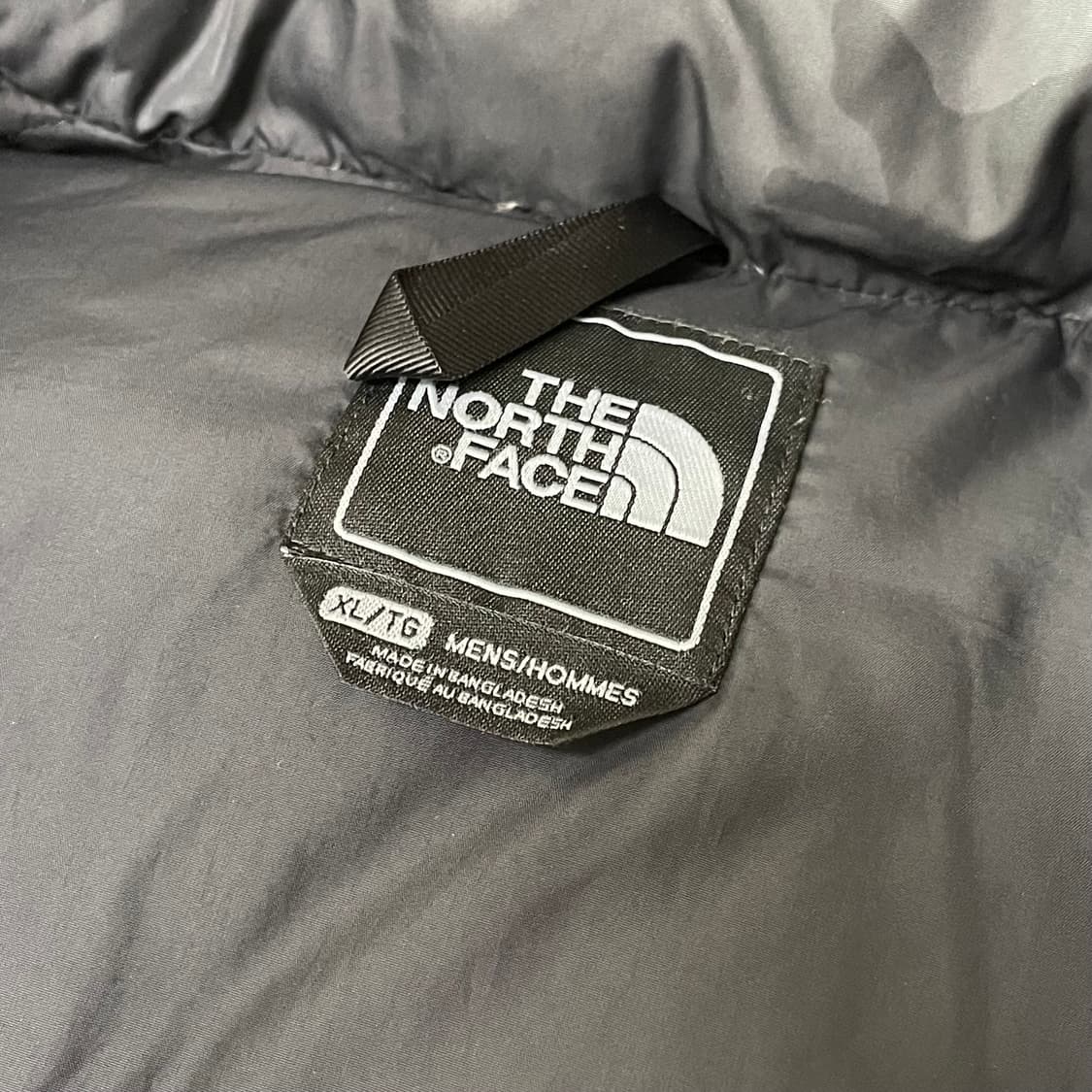 [105] 노스페이스 센터로고 무광 블랙 카모 700 눕시 패딩 상품이미지4