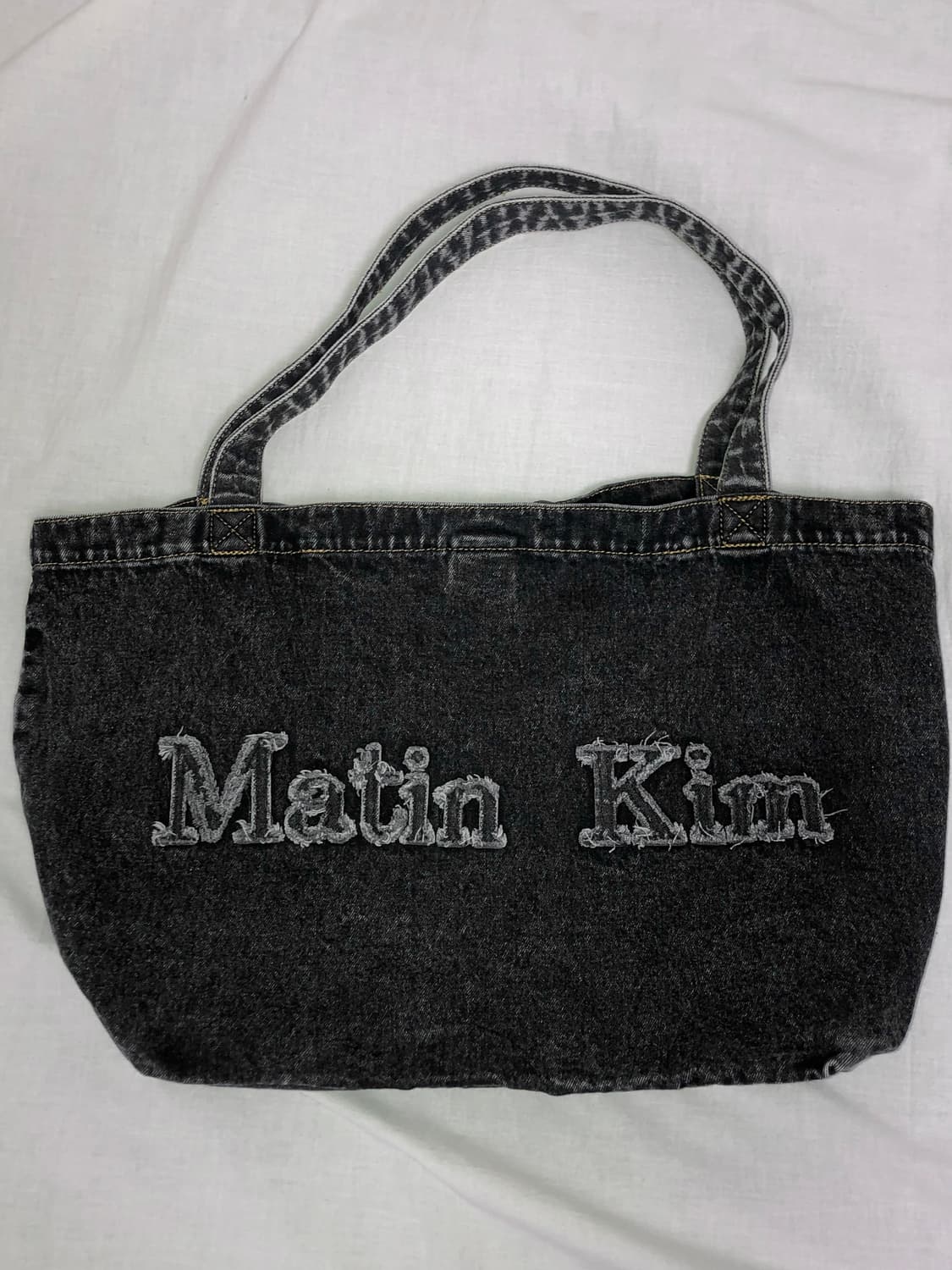 마뗑킴 로고 워시드 데님 토트백 블랙 상품이미지2