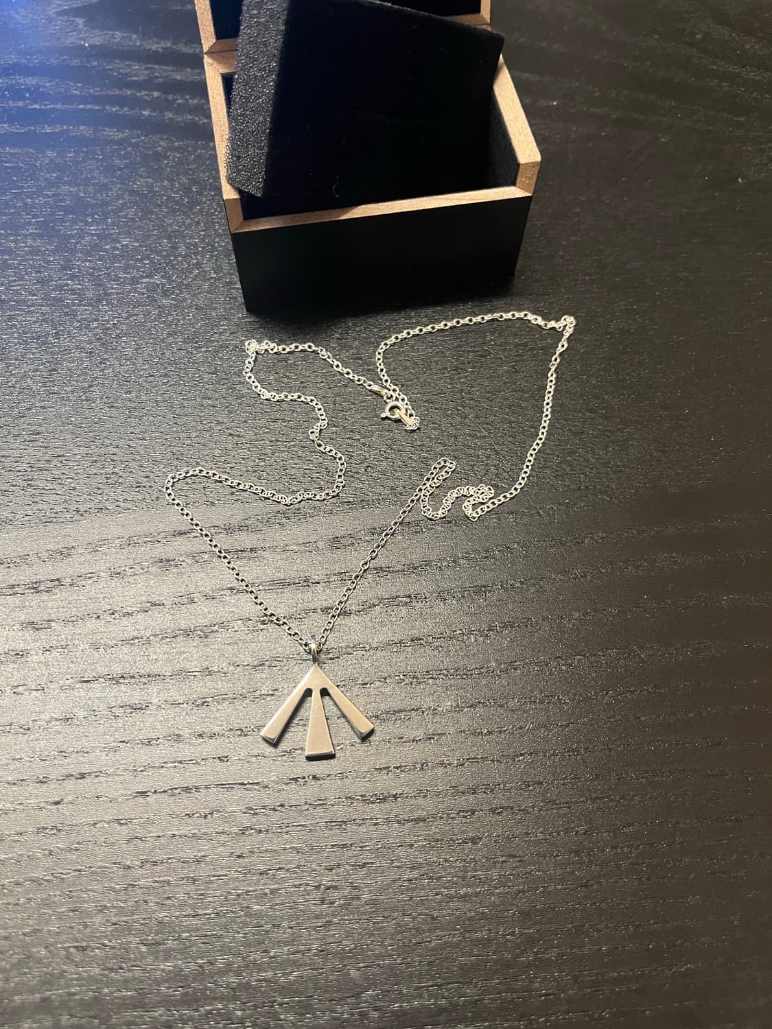 나이젤카본 X Johnny Hoxton London 브로드애로우 목걸이 상품이미지3