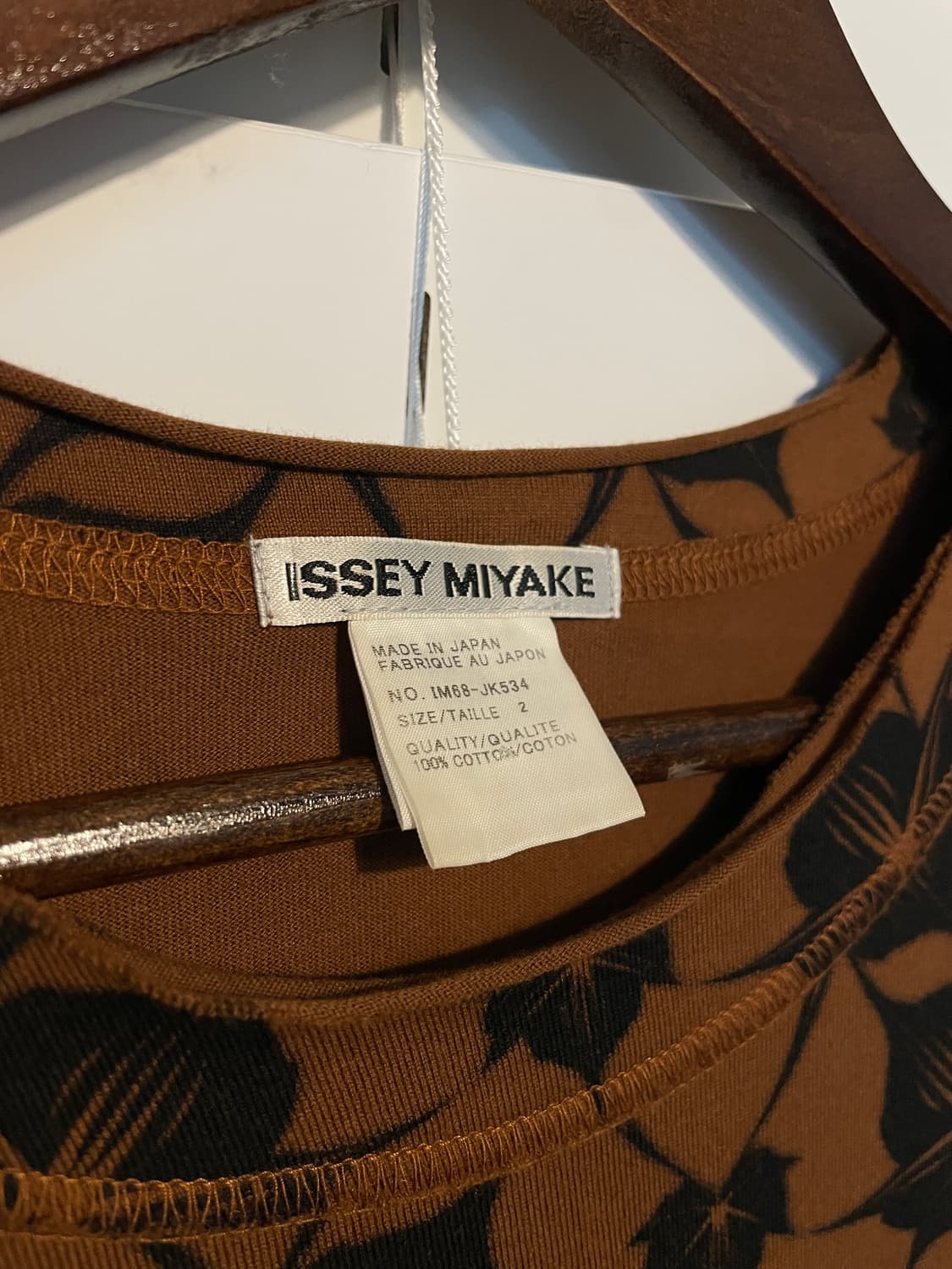 이세이미야케 다크 플라워 수트탑 상품이미지6