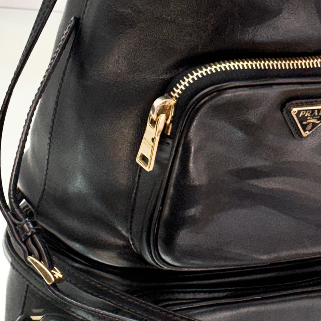 [정품] 프라다 삼각로고 듀엣 레더 버킷백 블랙 1BH038 상품이미지3
