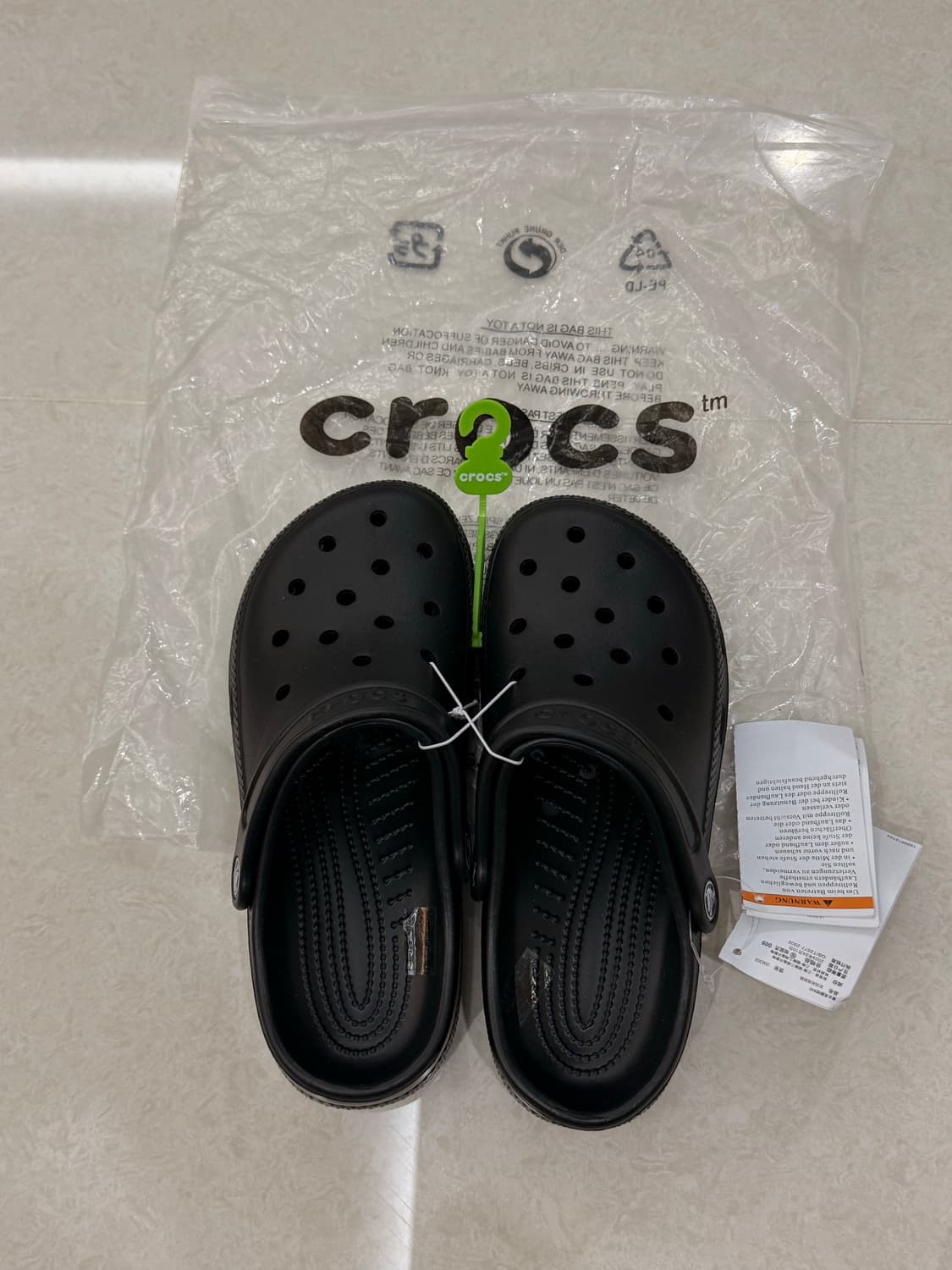 크록스 클래식 클로그 블랙 상품이미지2