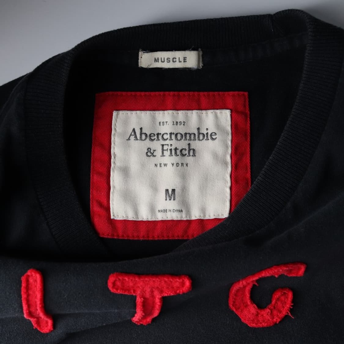 아베크롬비 앤 피치 머슬 핏 아치 자수 로고 티셔츠 M 상품이미지5