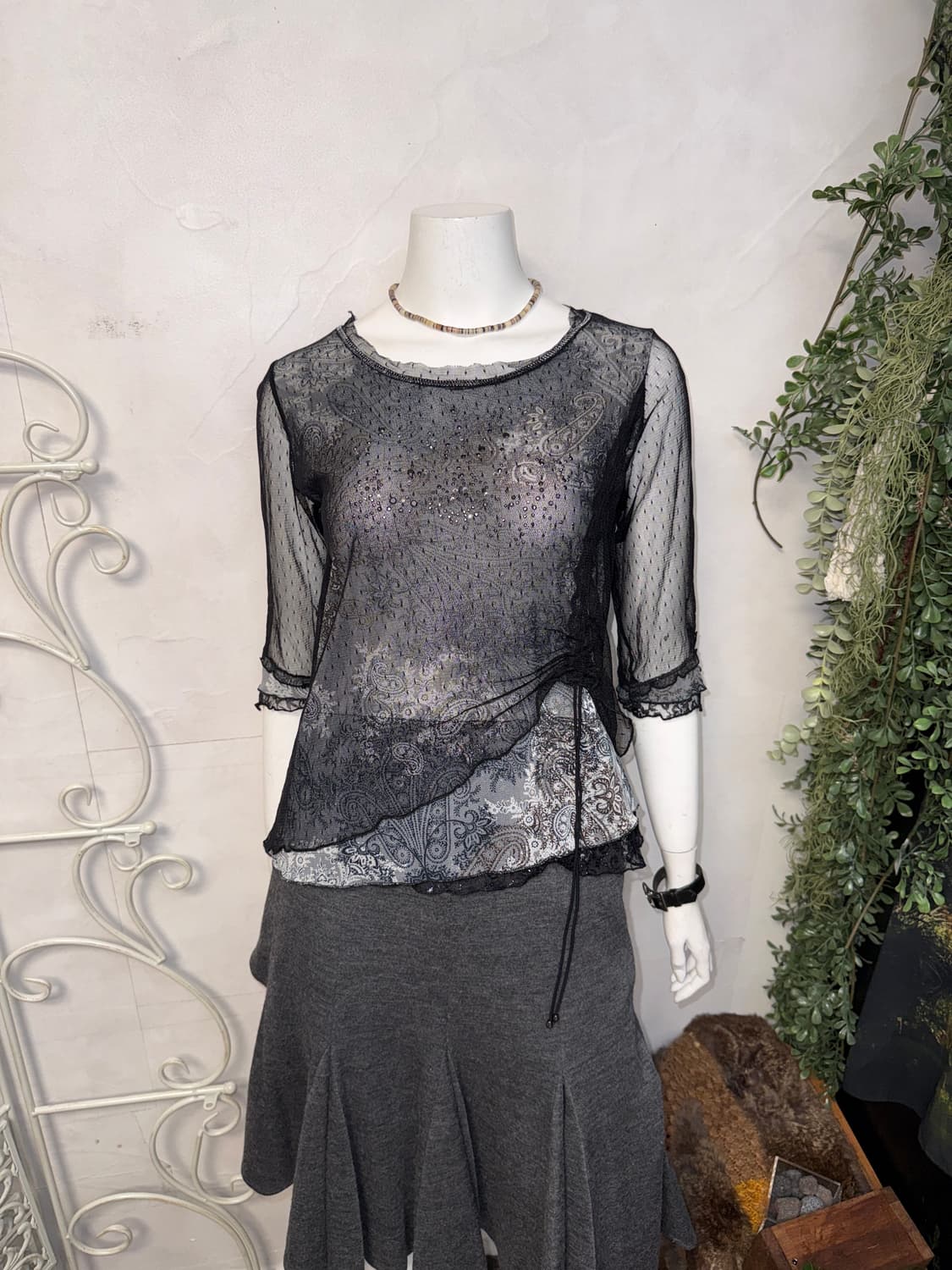 Charcoal ethnic paisley mesh shirring bl 상품이미지2