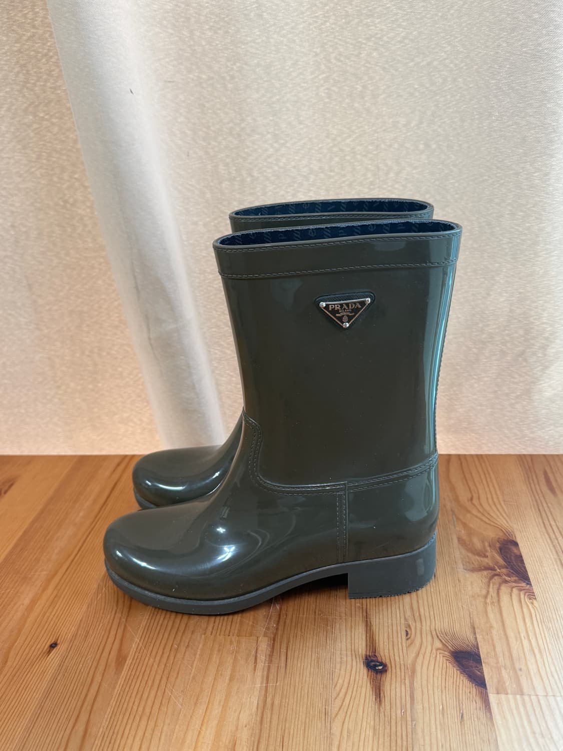 프라다 정품 여성 레인부츠 38사이즈 (볼좁은245까지) 상품이미지3