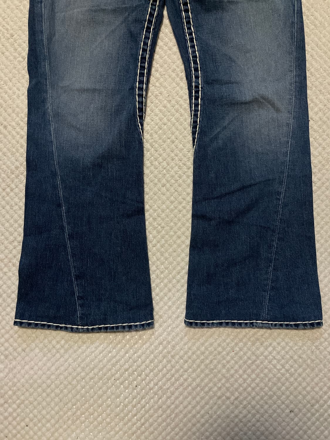 트루 릴리젼 플레어 핏 JOEY SUPER T 스티치 부츠컷 데님 팬츠 상품이미지5