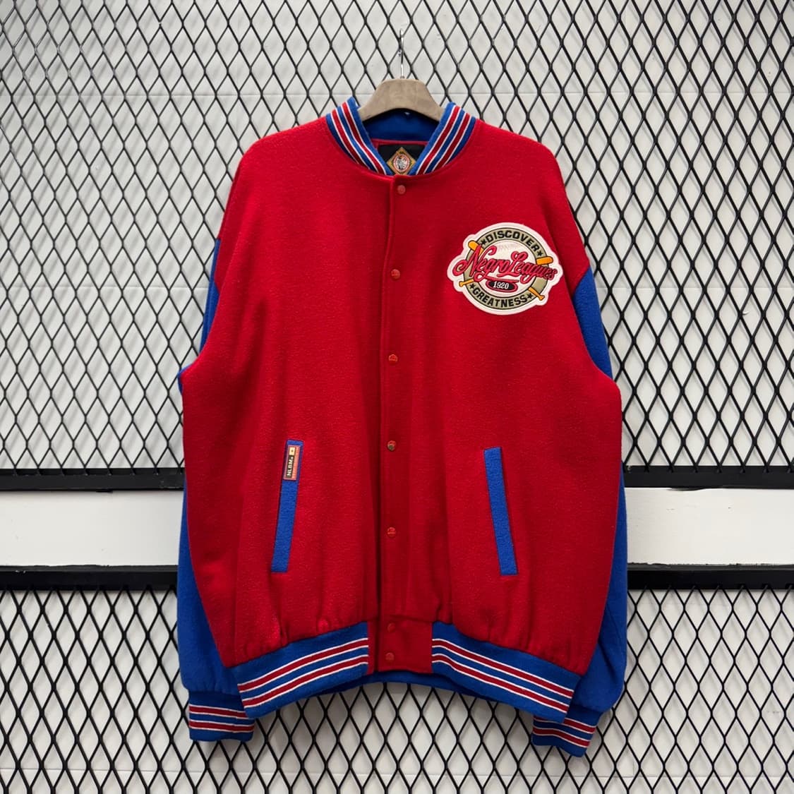 90s NLBM X 빅보이 헤드기어 바시티자켓 후면 패치 디테일 레드 상품이미지1