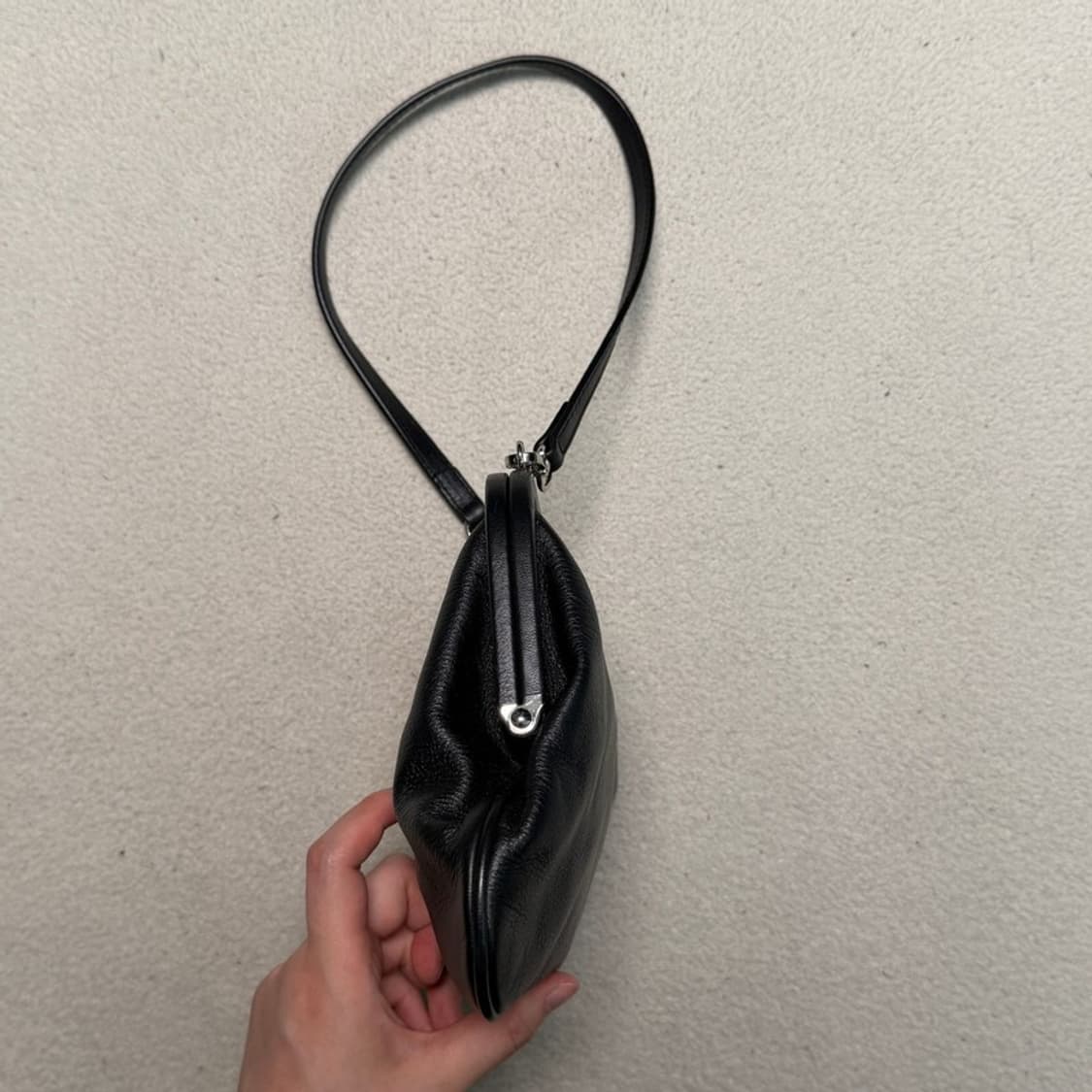비비안웨스트우드 첼시 클러치백 블랙 상품이미지3