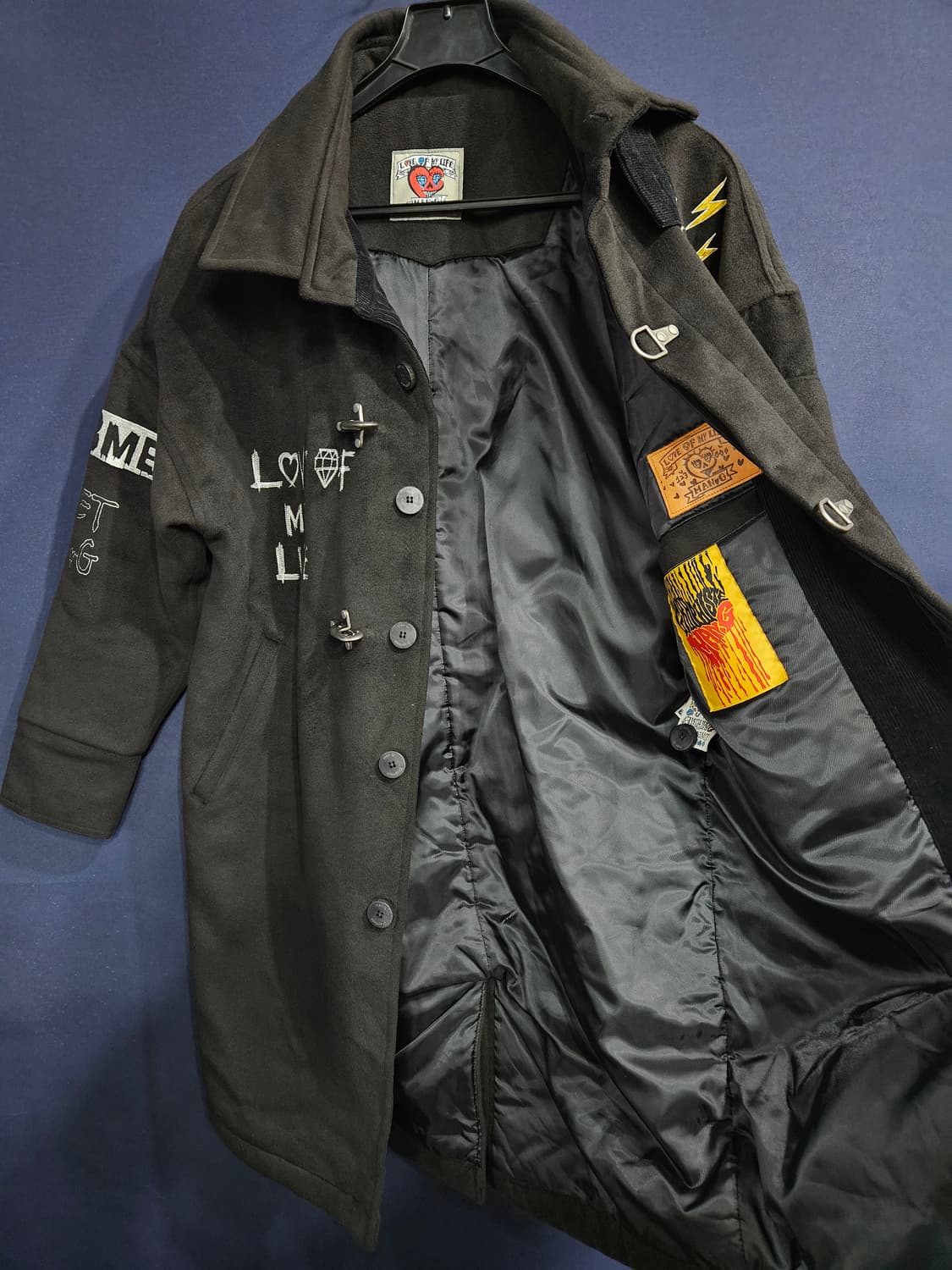 LOVE OF MY LIFE 자수 블랙 남성 세미오버핏 100 반코트  상품이미지8