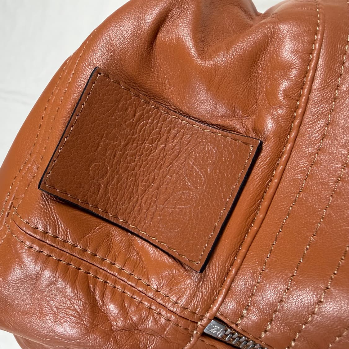 로에베 아나그램 로고패치 피셔맨 나파 가죽 레더 버킷햇 벙거지 모자 상품이미지3