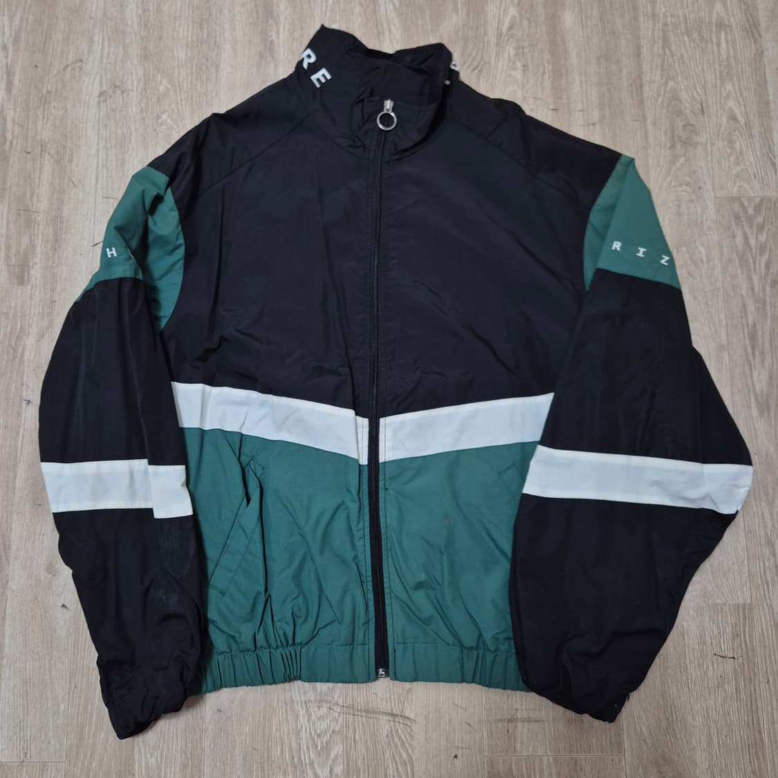 어텐션 올드스쿨 로고 바람막이 집업자켓 상품이미지1