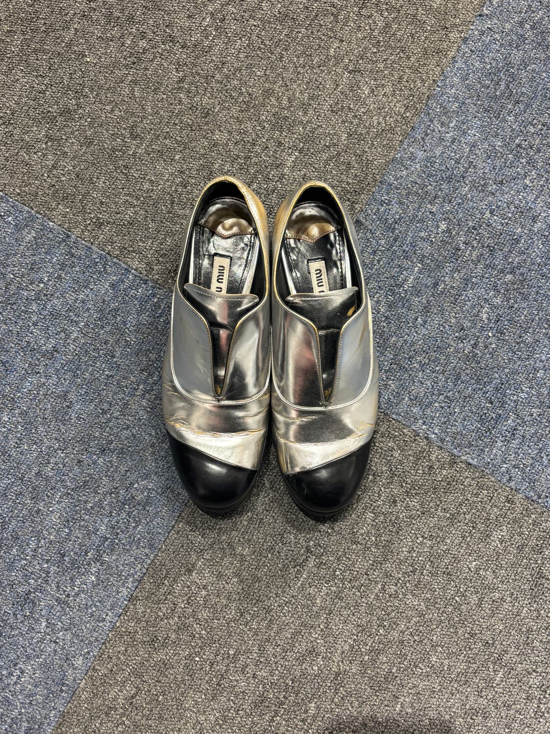 MIUMIU Silver Loafer 상품이미지1