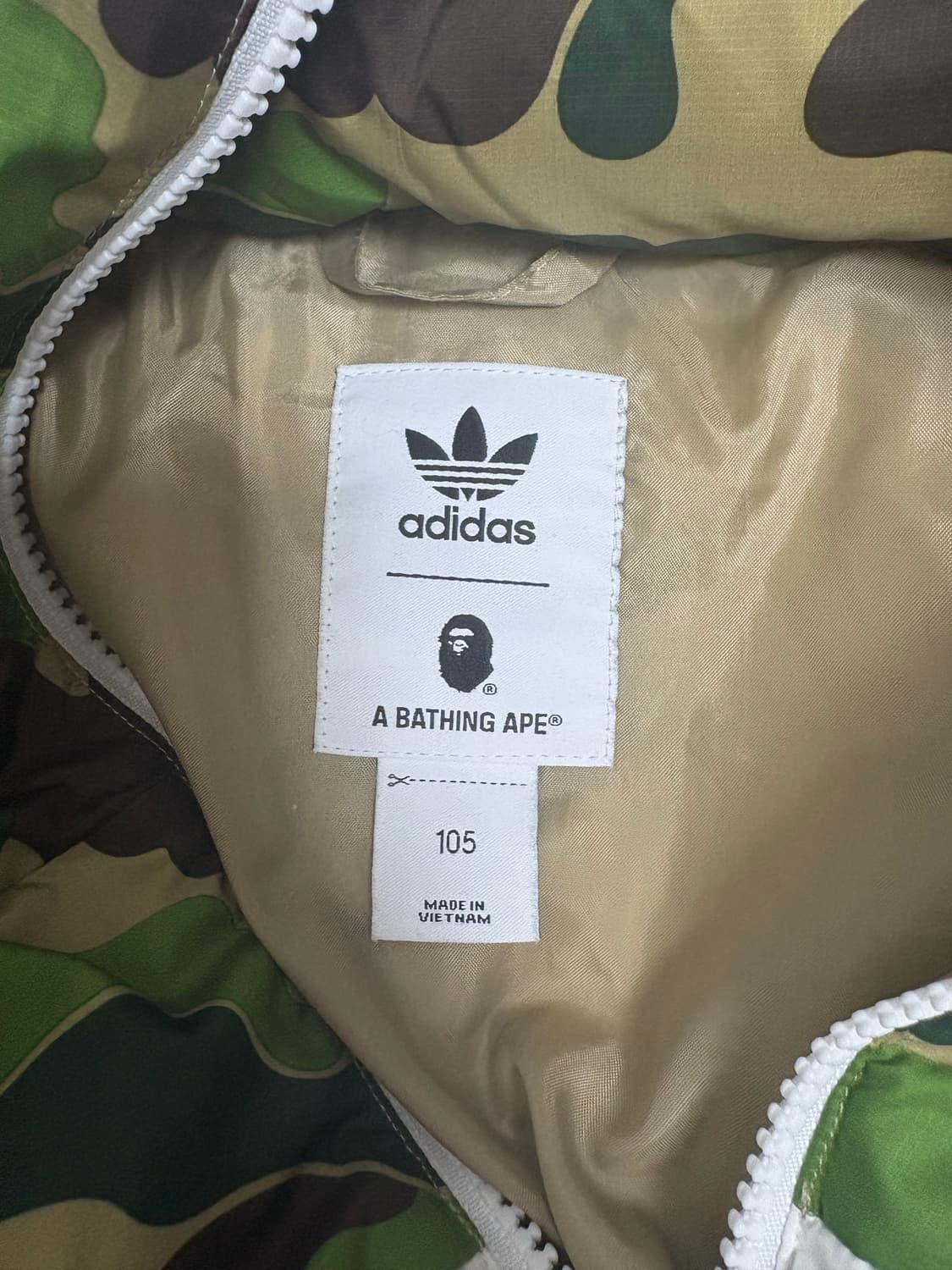 [XL] 베이프x아디다스 녹계 샤크후드패딩 판매합니다. 상품이미지2