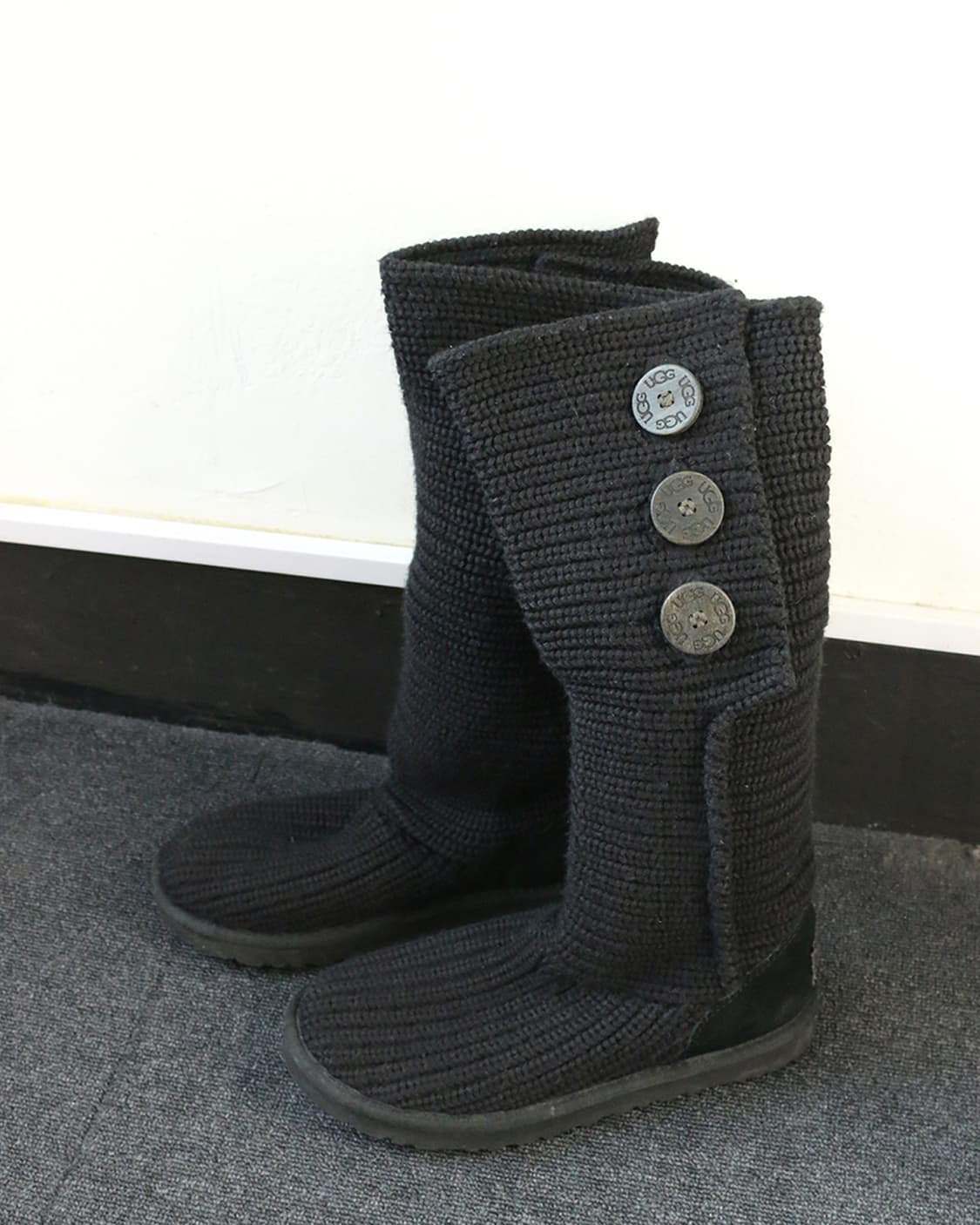 어그 카디 블랙 니트 부츠  상품이미지2