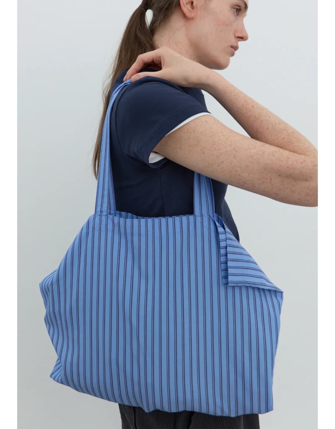 포저 마일드 스트라이프 토트백 상품이미지1