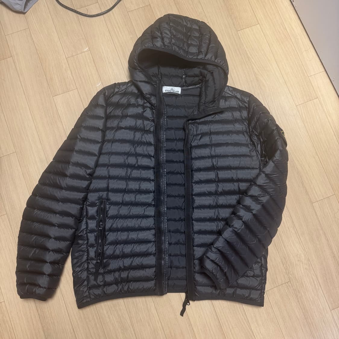스톤아일랜드 룸우븐 경량패딩 L사이즈 상품이미지1
