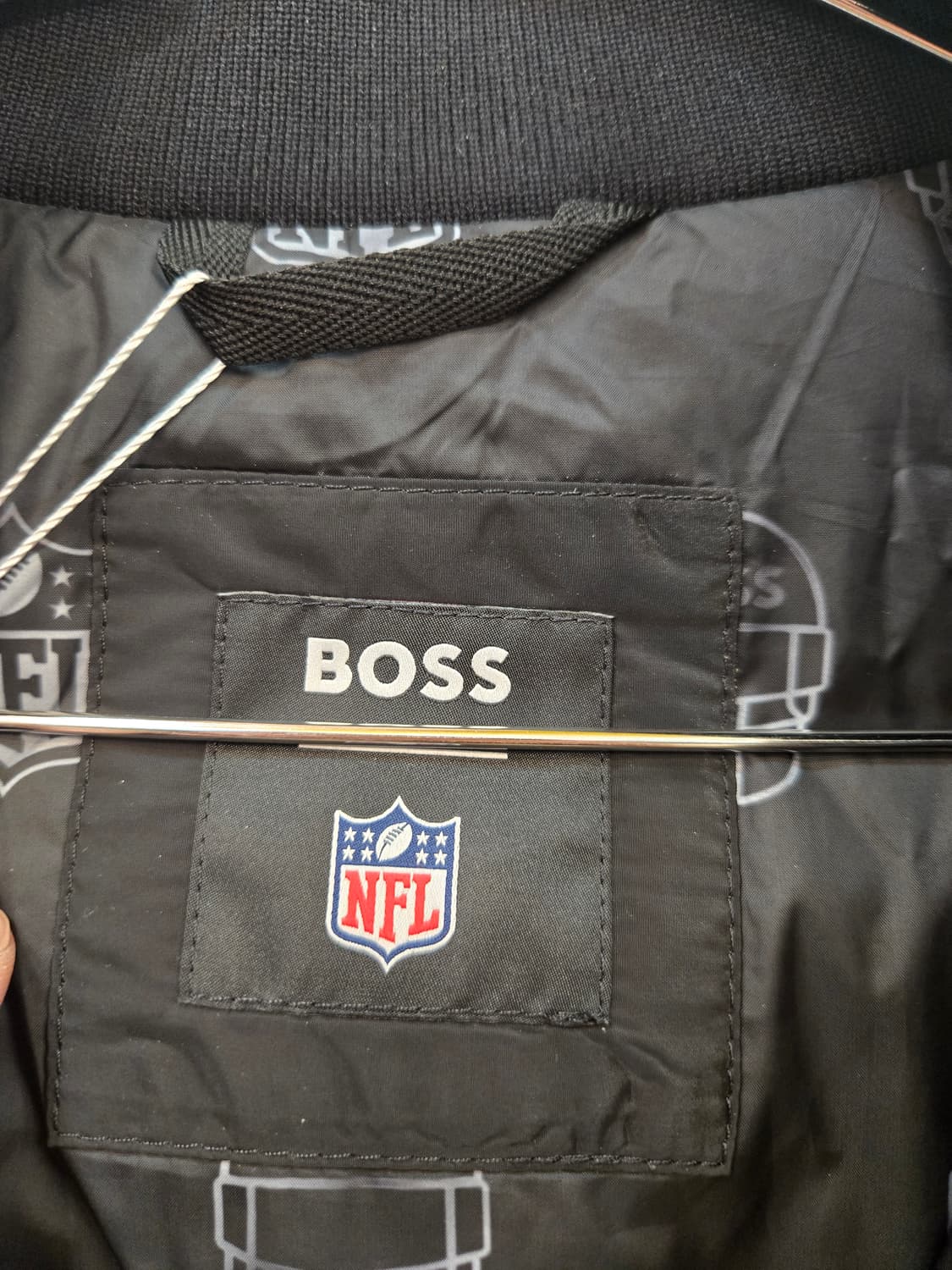 ​BOSS NFL 슈퍼볼 LVIII 한정판 블랙 봄버/패딩 자켓 상품이미지4