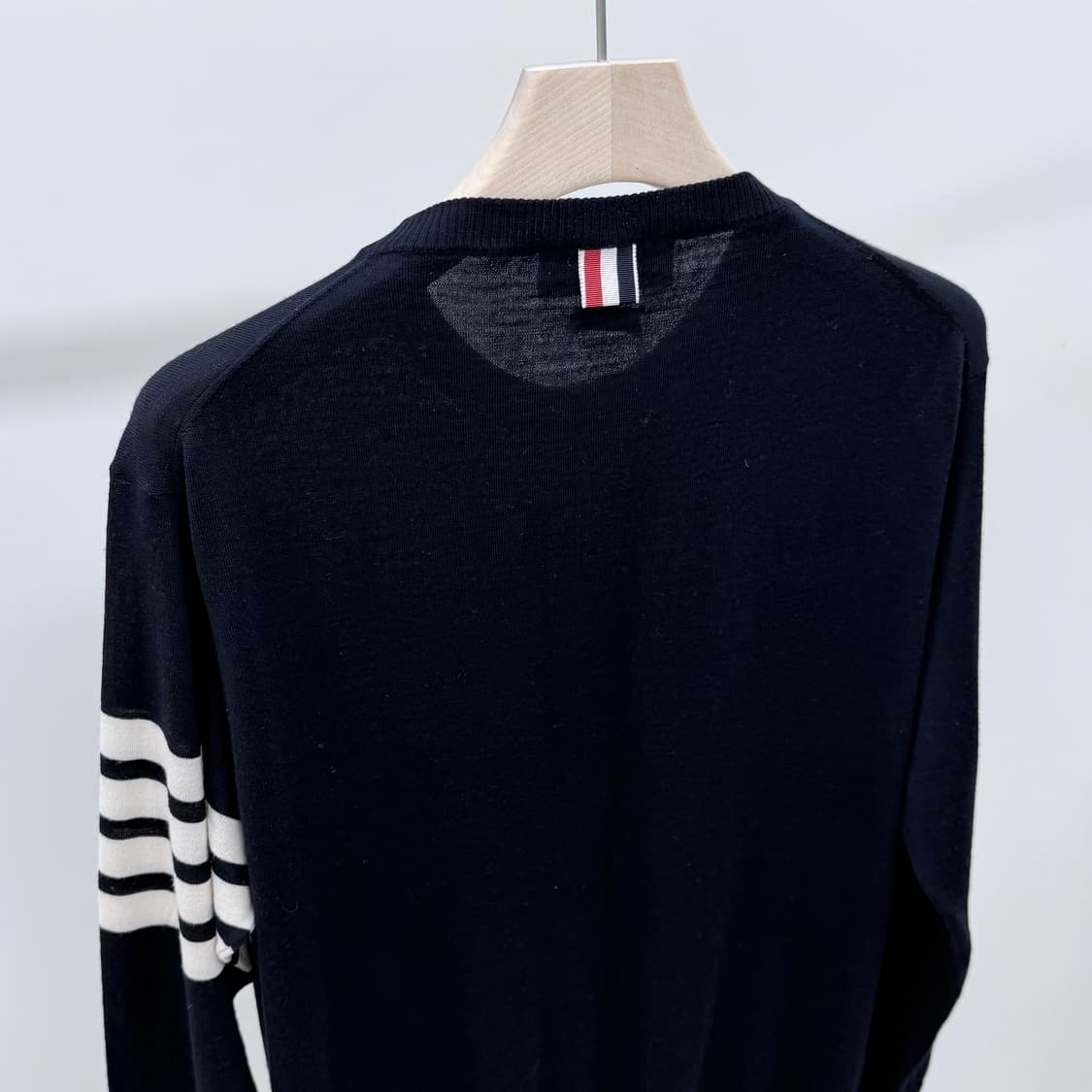 [S+급/2] 톰브라운 사선완장 메리노 울 니트 네이비 상품이미지6