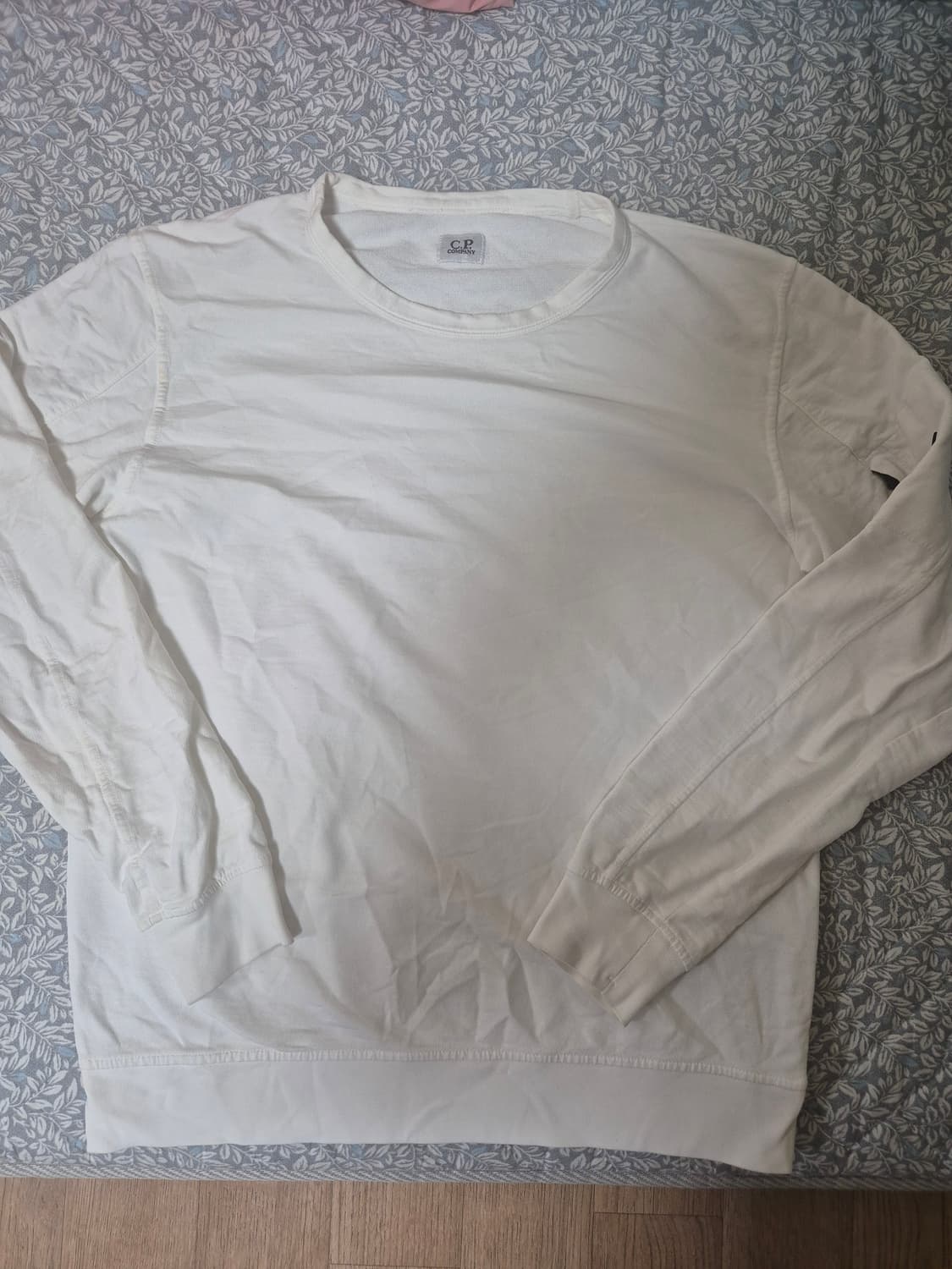 씨피컴퍼니 맨투맨 L 팝니다  상품이미지1