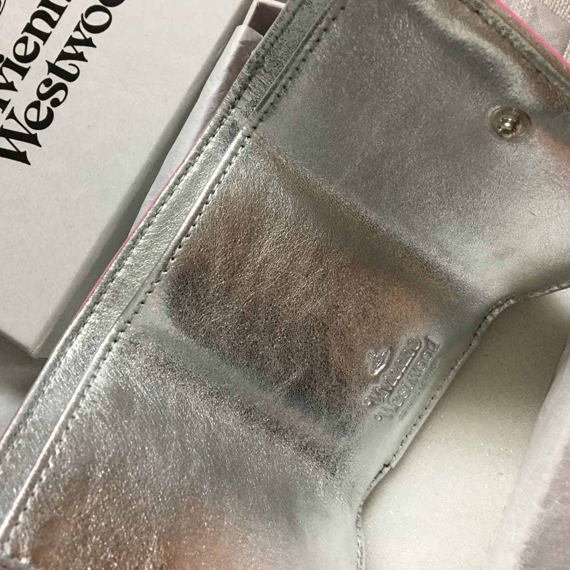 비비안 웨스트우드 핑크 반지갑 정품 상품이미지3