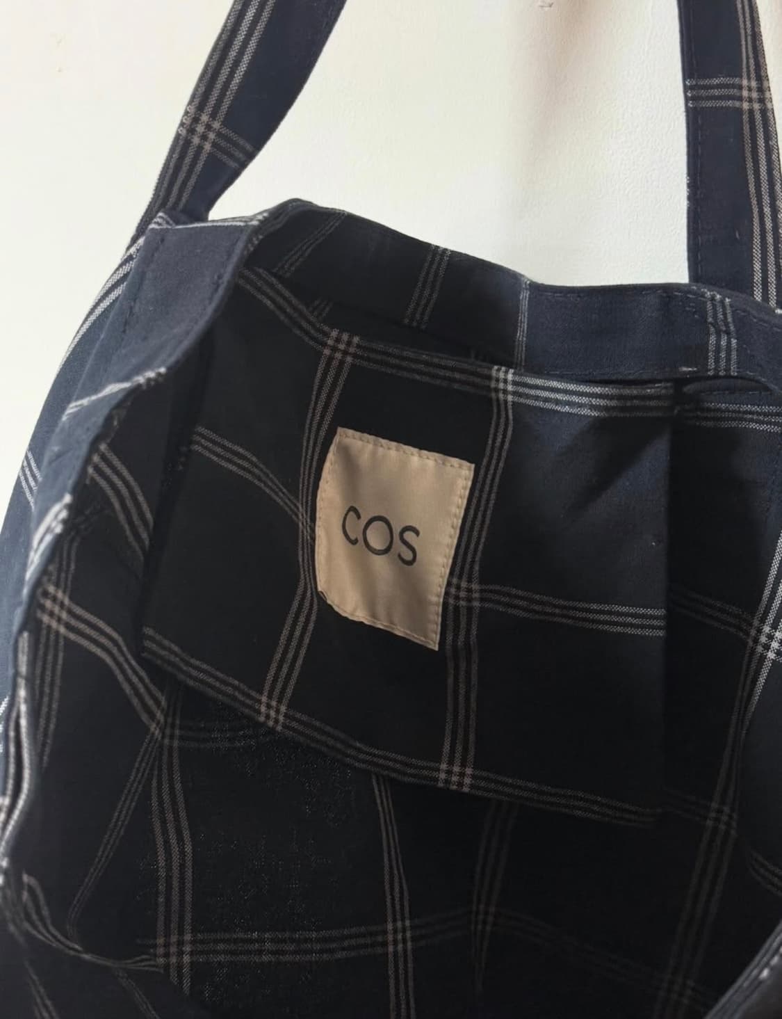 COS 코스 체크패턴 에코백 상품이미지4