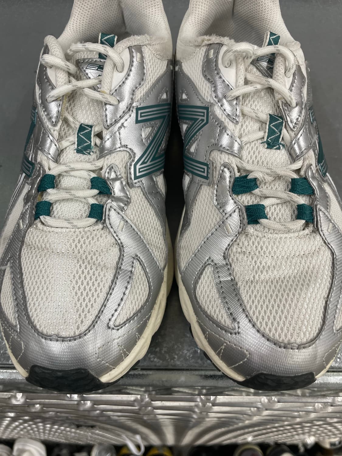 뉴발란스 610 메탈릭 실버 250 상품이미지7