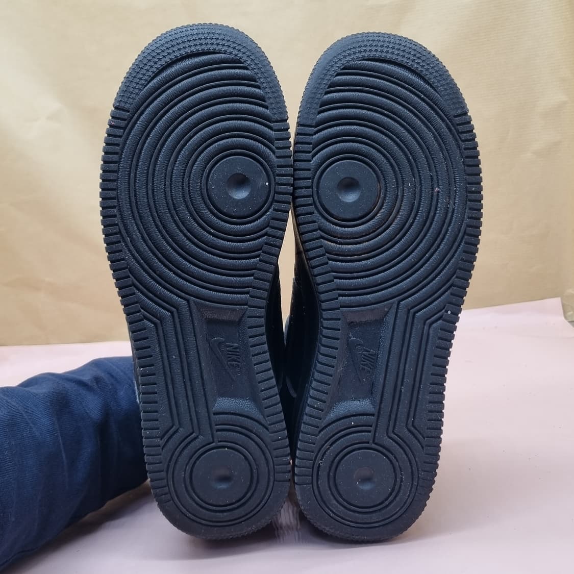 나이키 에어포스1 올블랙 로우 운동화245 상품이미지3