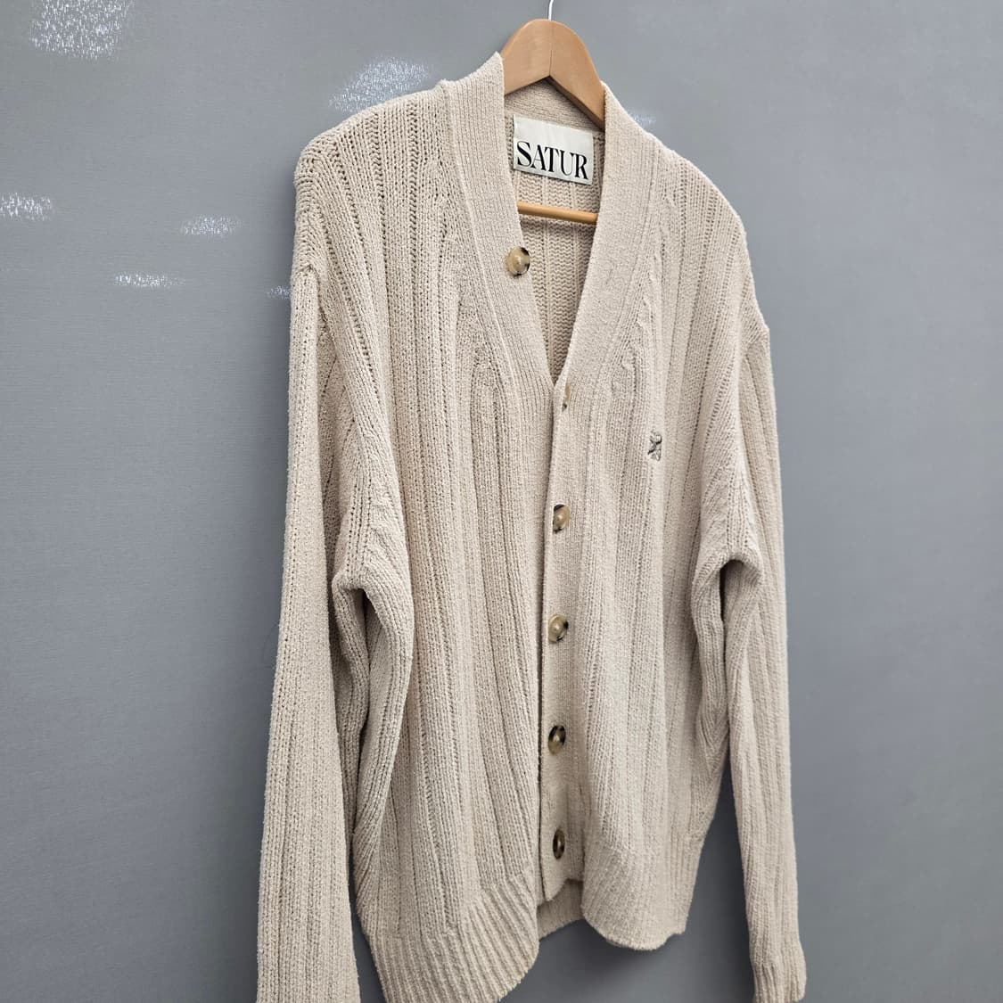 세터 SATUR 파로 오버 사이즈 부클 아이보리 가디건 상품이미지2