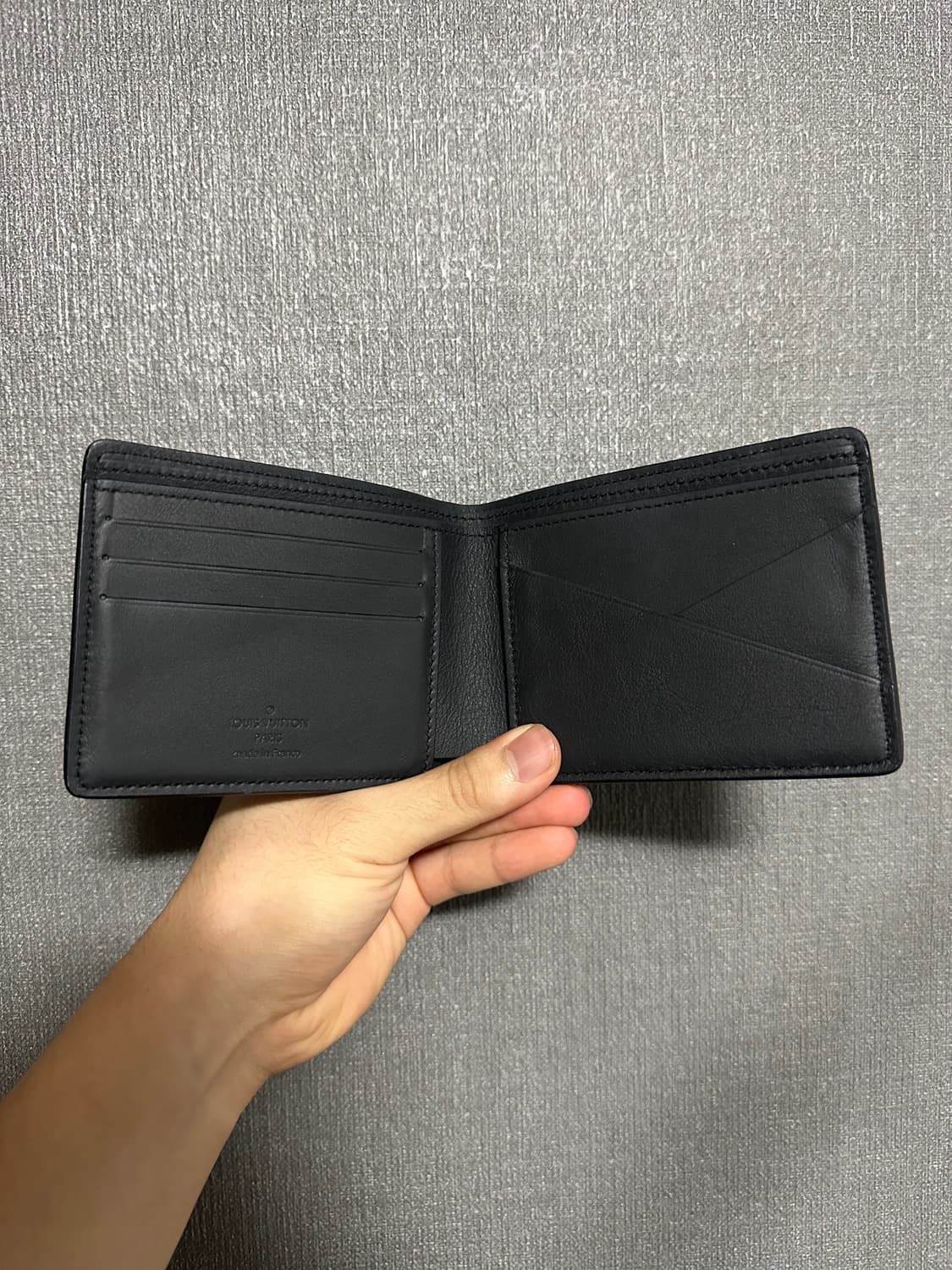 루이비통 토뤼옹 쉐도우 반지갑 상품이미지3