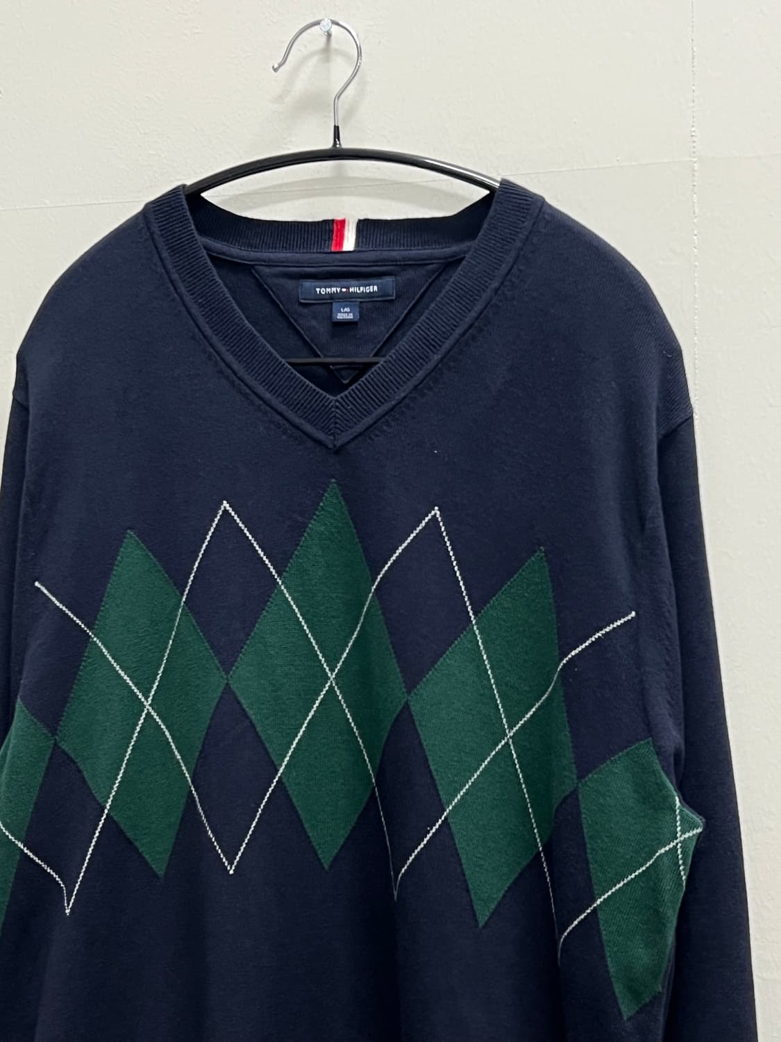 타미힐피거 남성 브이넥 아가일 니트 스웨터 네이비 상품이미지3