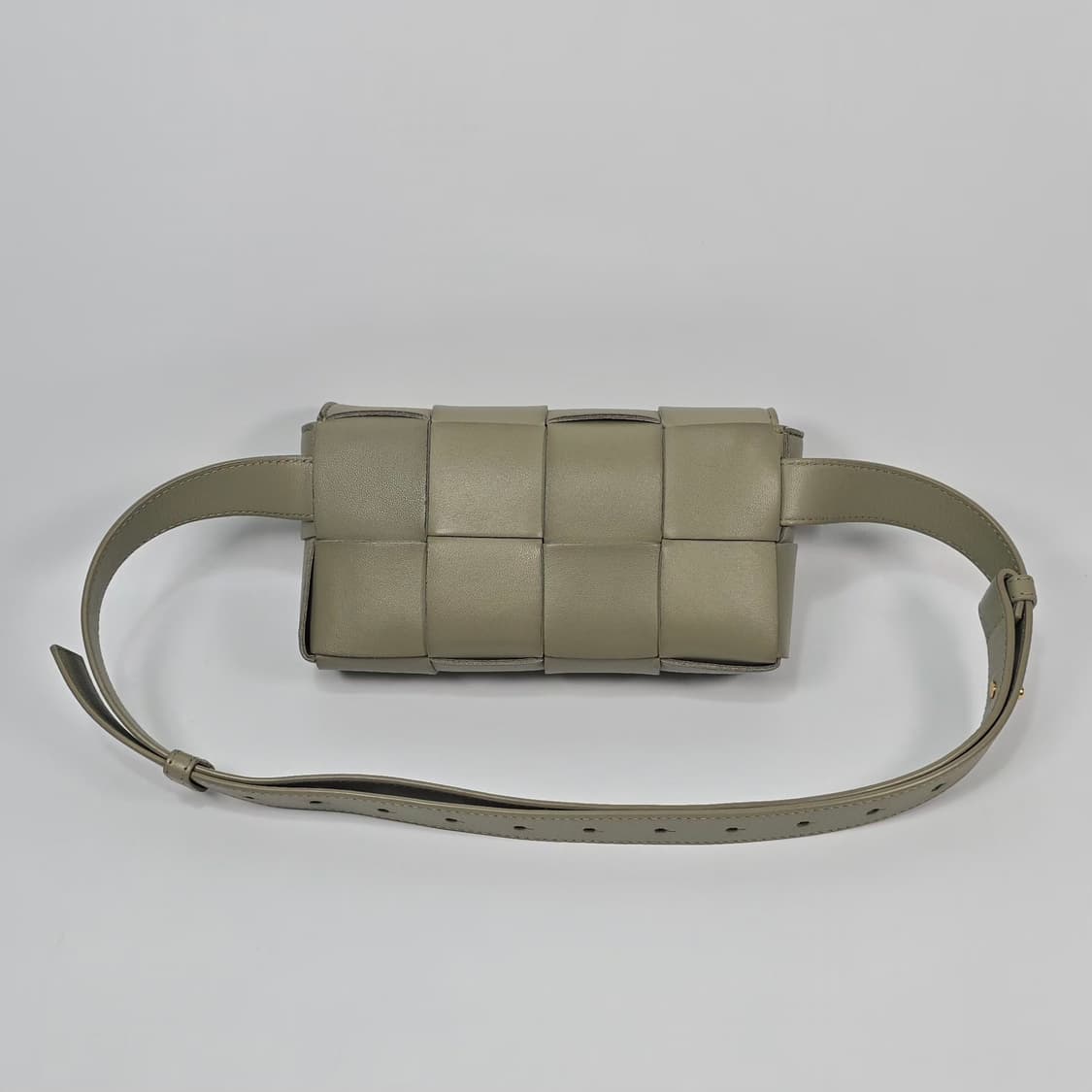 보테가베네타 카세트 벨트백 상품이미지3