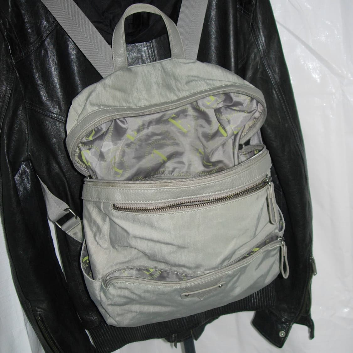 엘르 그레이 나일론 백팩 상품이미지3