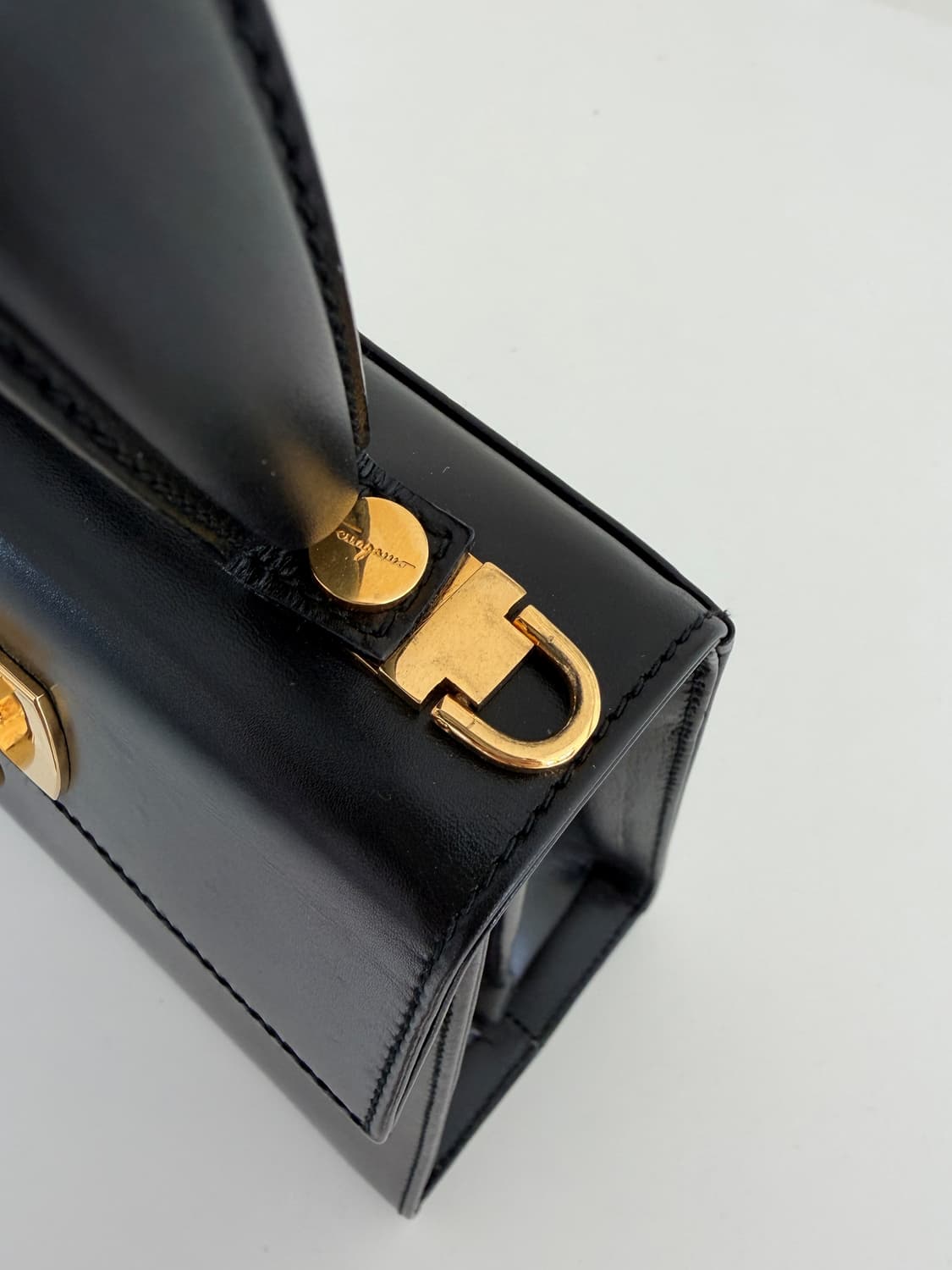 [Ferragamo] Iconic Top Handle Bag Small 상품이미지9