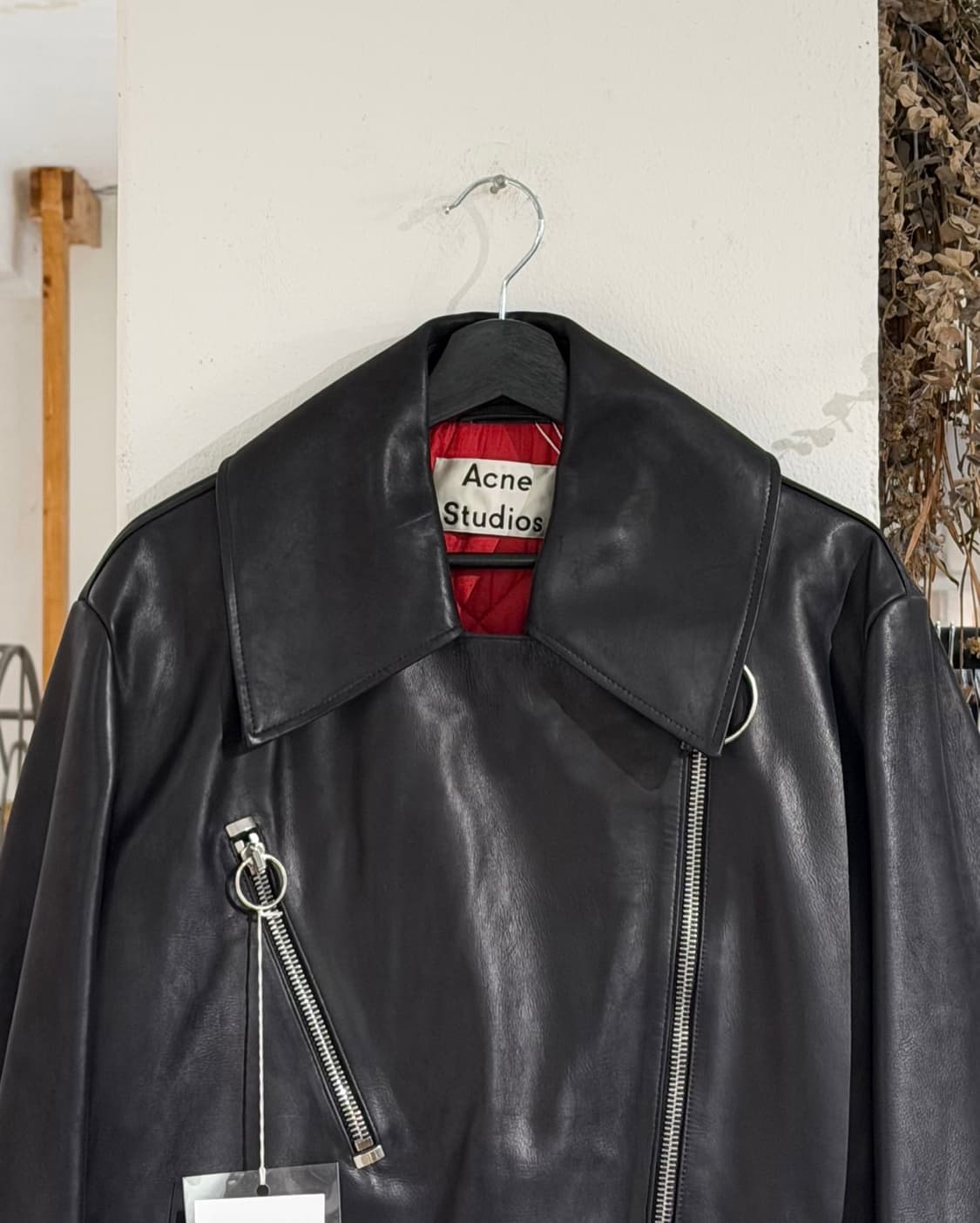 아크네 스튜디오 블랙 칼스킨 레더 바이커 자켓 상품이미지4