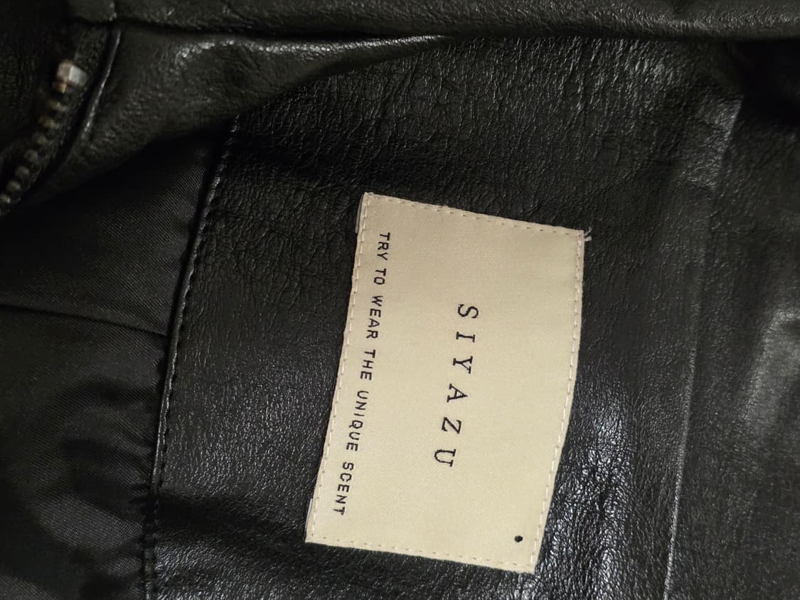 Siyazu Fake Leather Crop JK_Black 상품이미지4