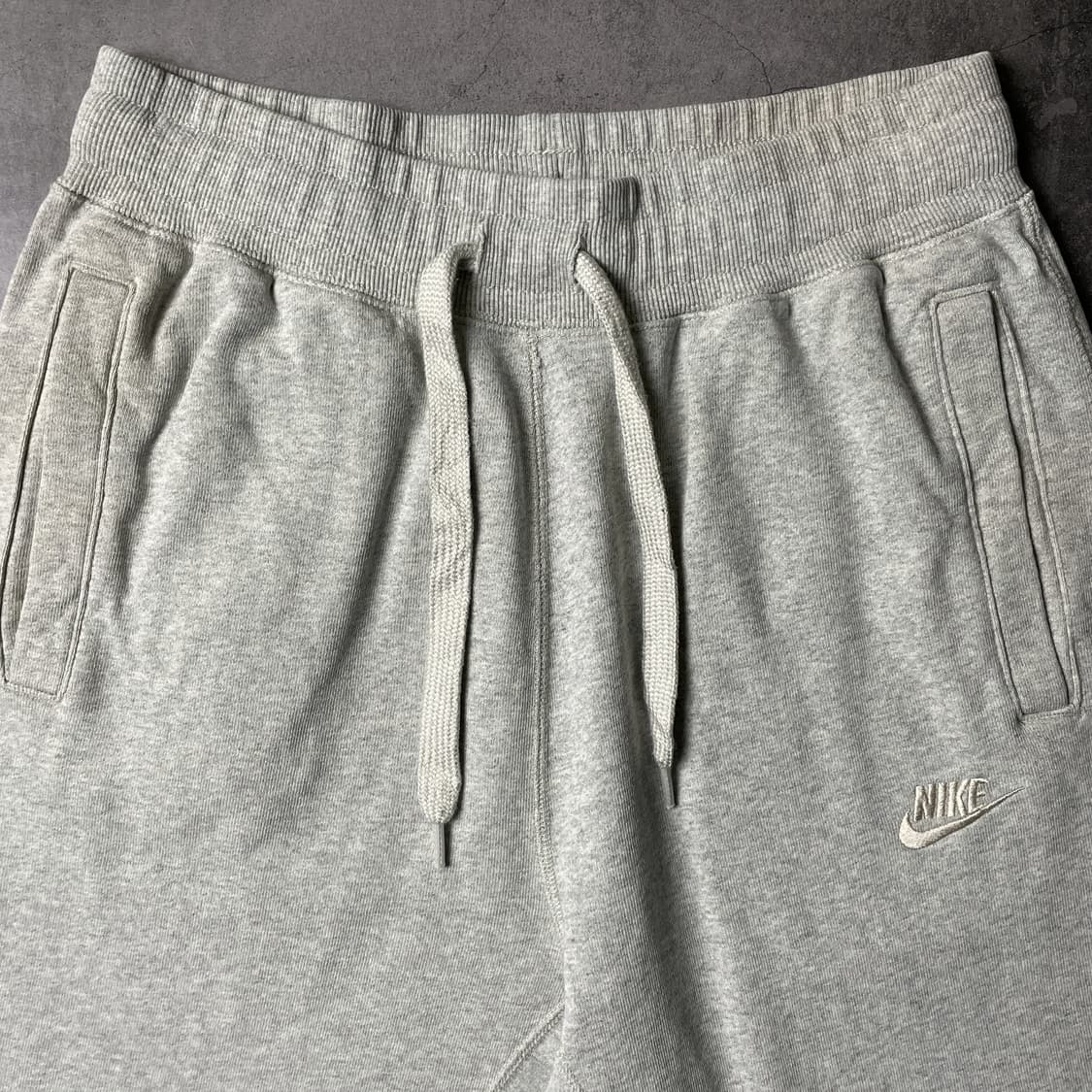 NIKE 나이키 그레이 밴딩 스웨트 하프팬츠 A01165 상품이미지2