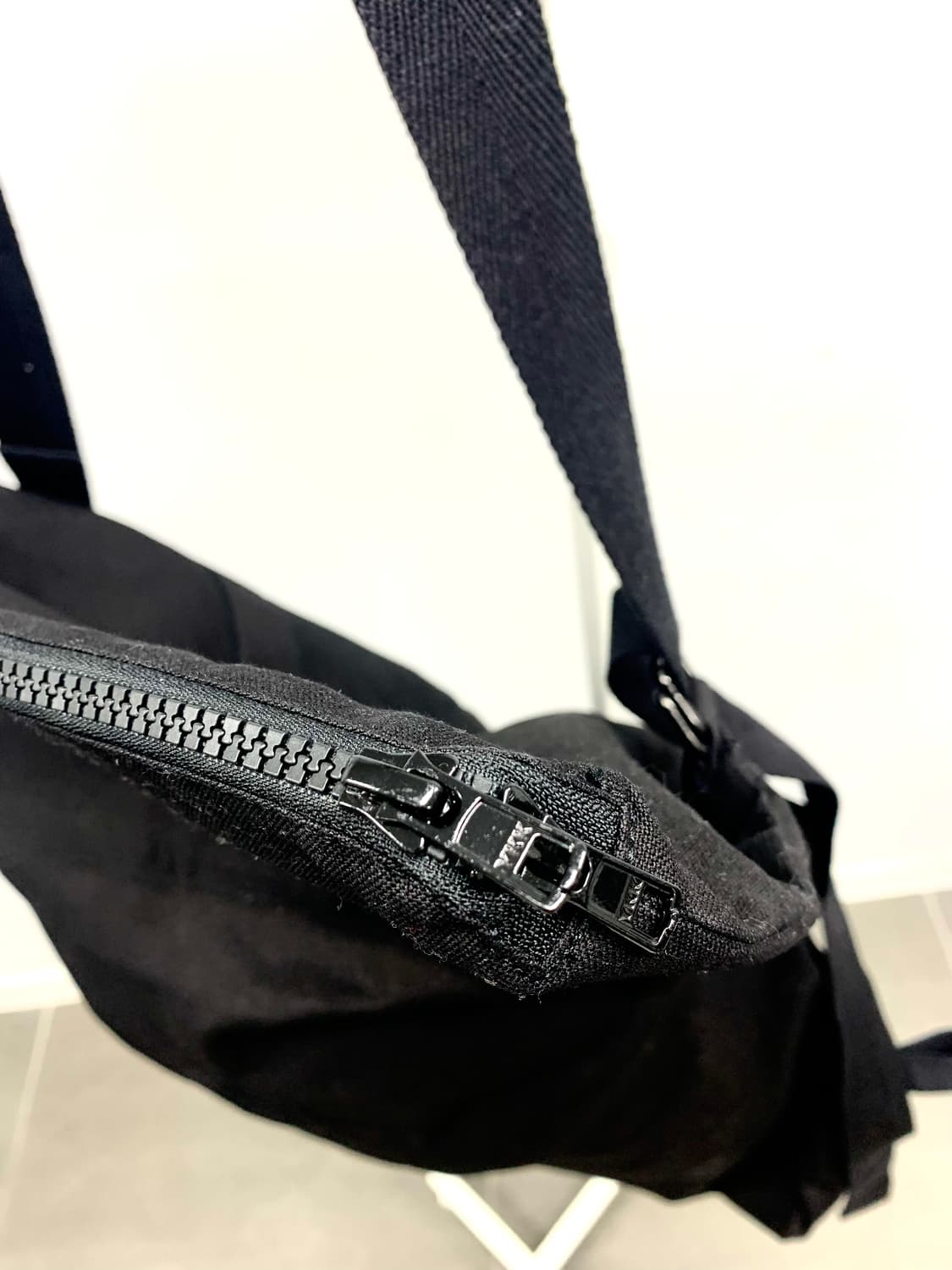 Signature Logo Drape Shoulder Bag 상품이미지3