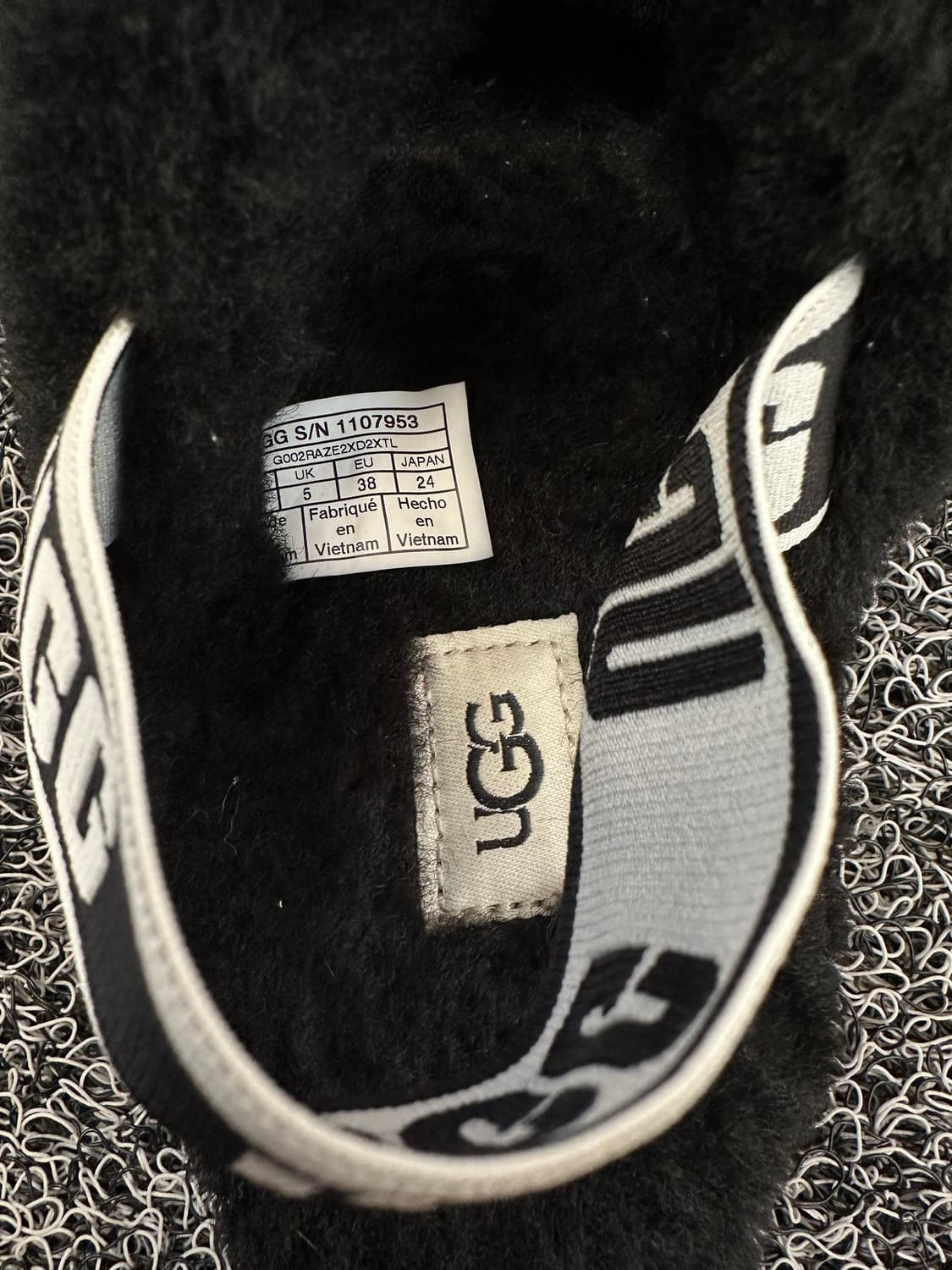 UGG 어그 플러프 슬리퍼 블랙 US5 240mm 상품이미지4