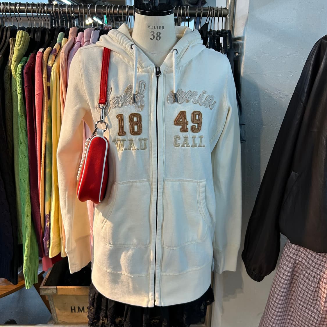 WHO.A.U White Zip-Up Hoodie 상품이미지2