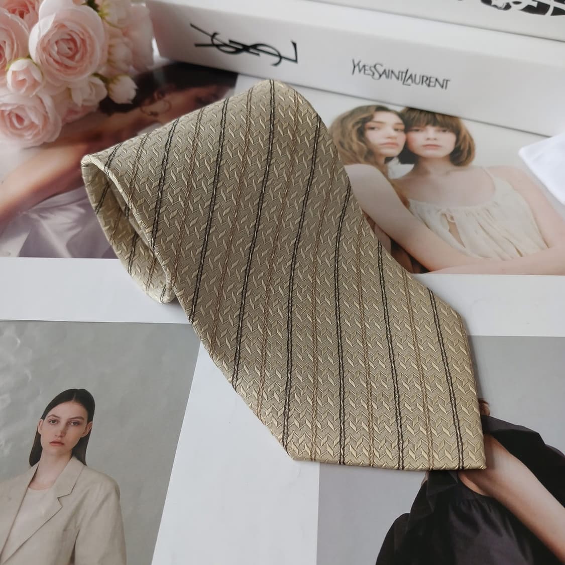 입생로랑 실크 골드 패턴 넥타이 9.4cm A+등급 A18841
 상품이미지2